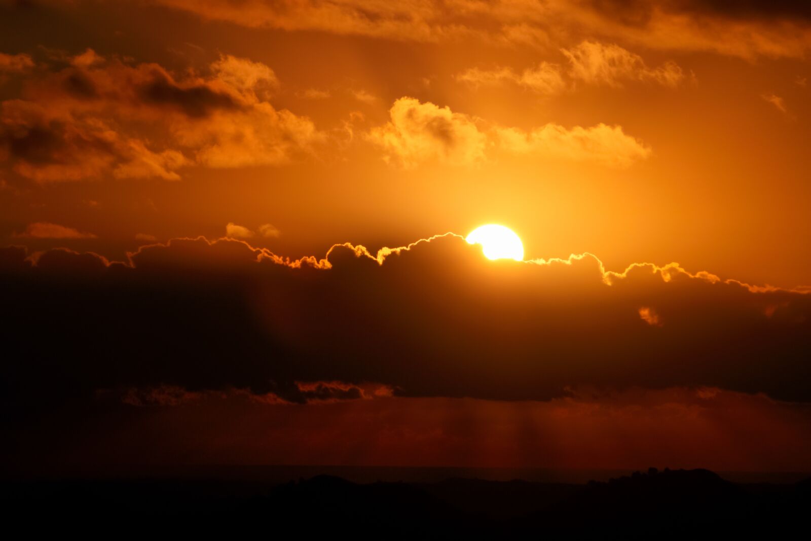 Canon EOS 750D (EOS Rebel T6i / EOS Kiss X8i) sample photo. Sunset, skyscape, cloudscape photography