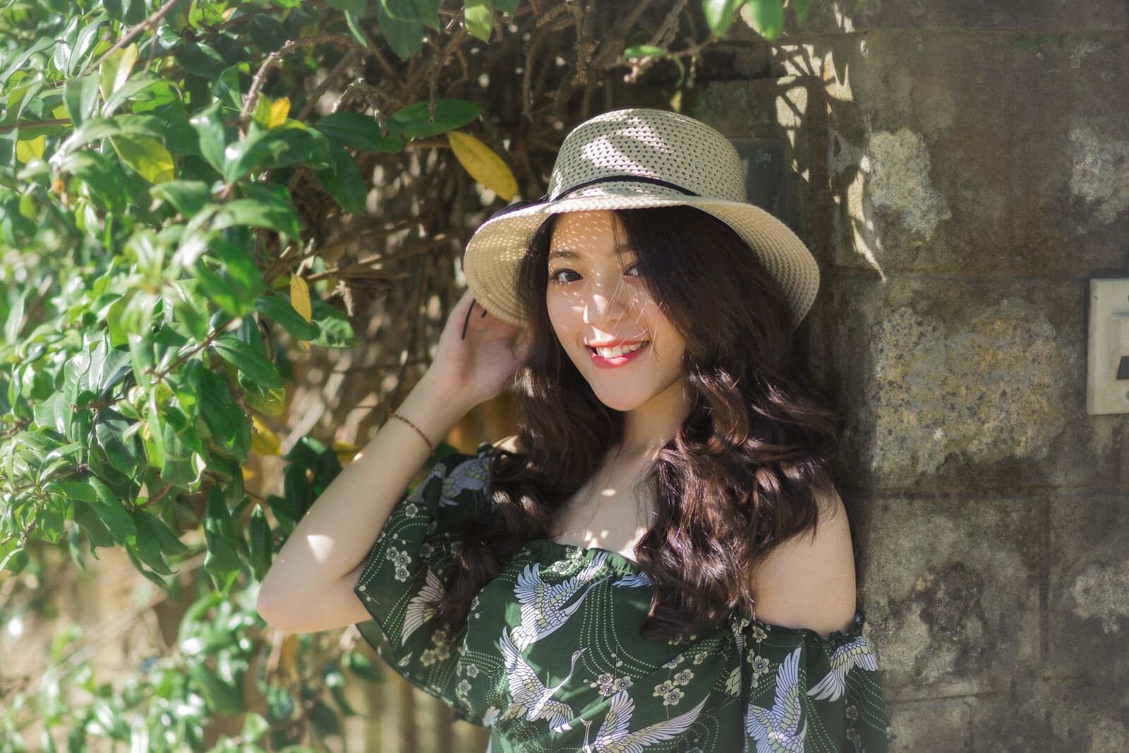 Canon EF 85mm F1.8 USM sample photo. Dalat, scrabble, women photography
