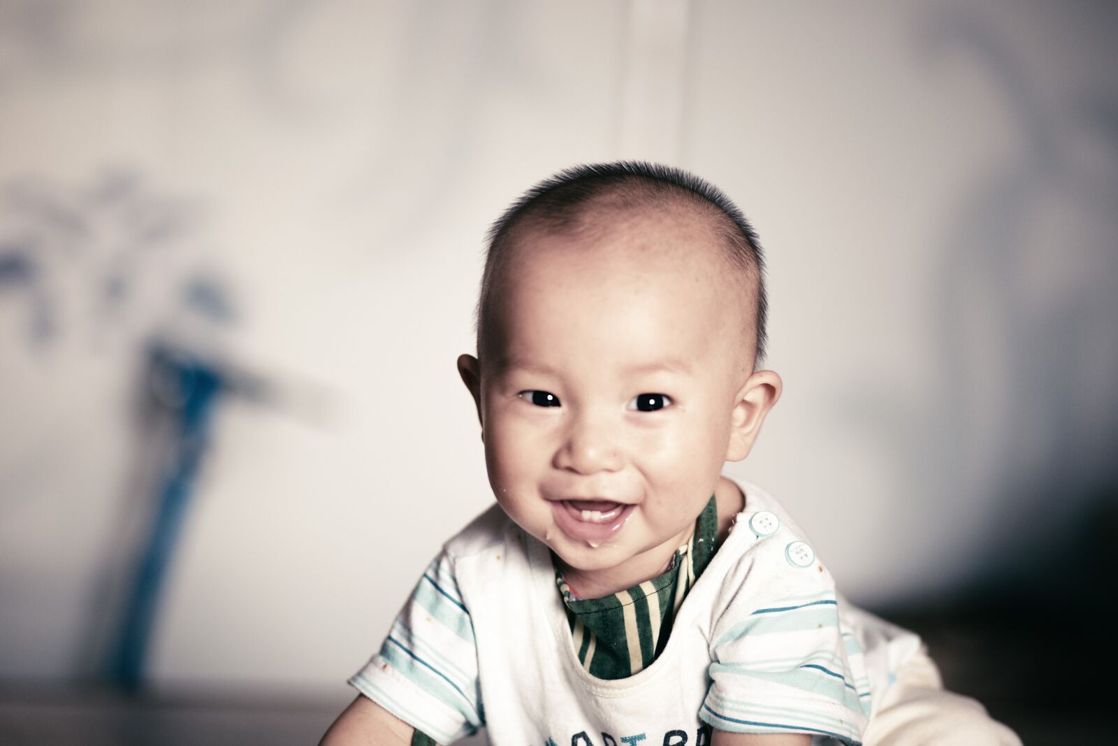 Canon EF 85mm F1.8 USM sample photo. Kids, children, drool package photography