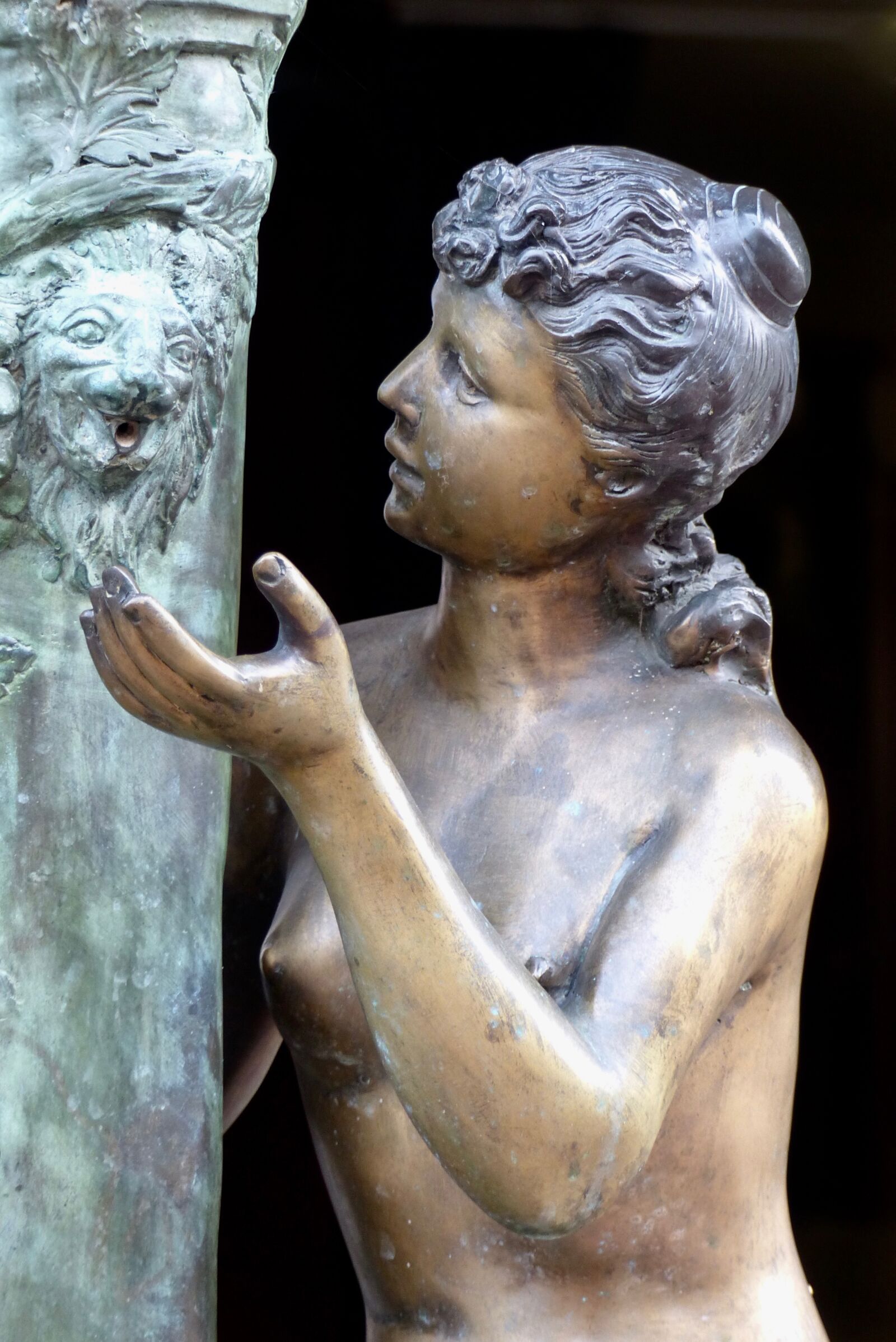 Panasonic Lumix DMC-FZ200 sample photo. Bronze statue, woman, lion photography