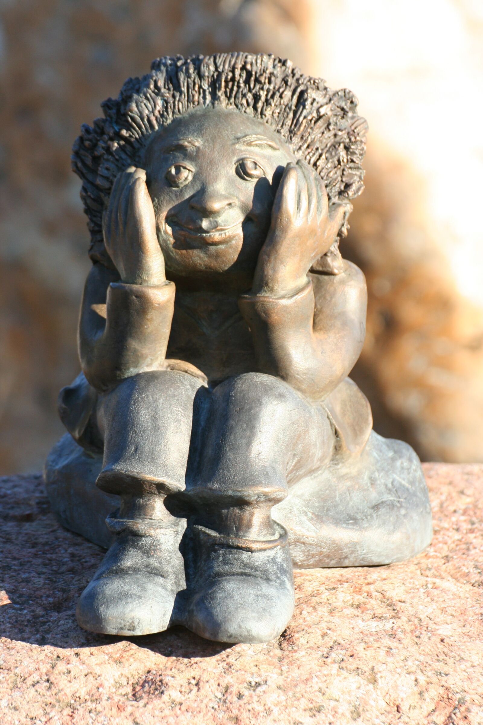 Canon EOS 350D (EOS Digital Rebel XT / EOS Kiss Digital N) sample photo. Cheerful, cozy, thinker photography