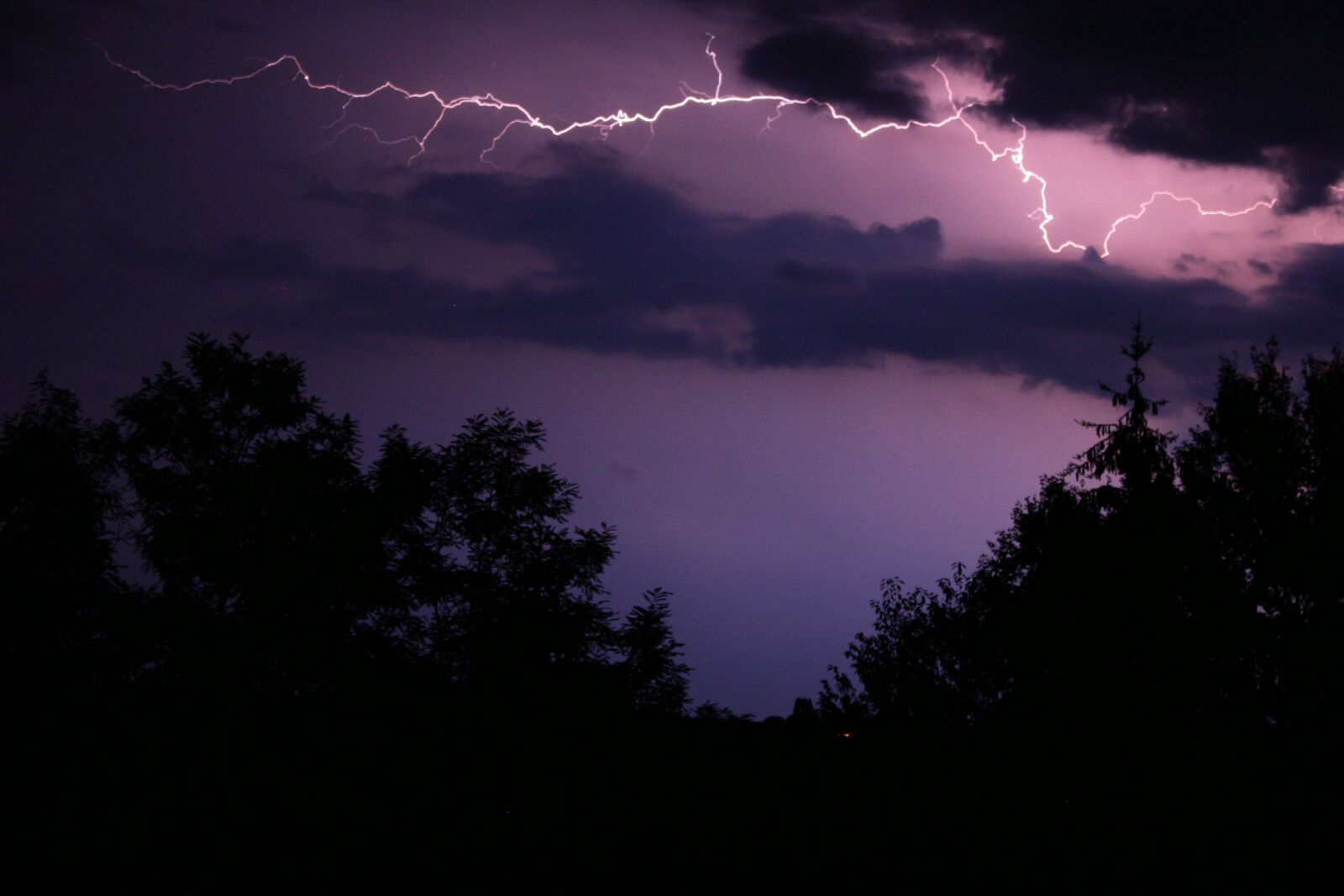 Canon EOS 100D (EOS Rebel SL1 / EOS Kiss X7) sample photo. Storm, lightning, flash photography