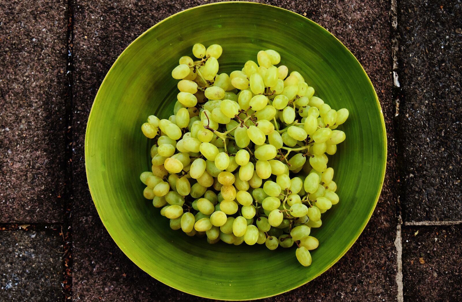 Nikon D7200 sample photo. Grapes, plate, fruit photography