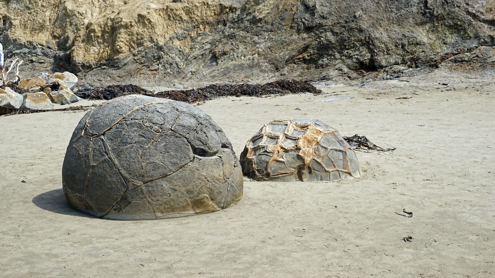 Sony a7 + Sony FE 24-240mm F3.5-6.3 OSS sample photo. Moeraki boulders, new zealand photography