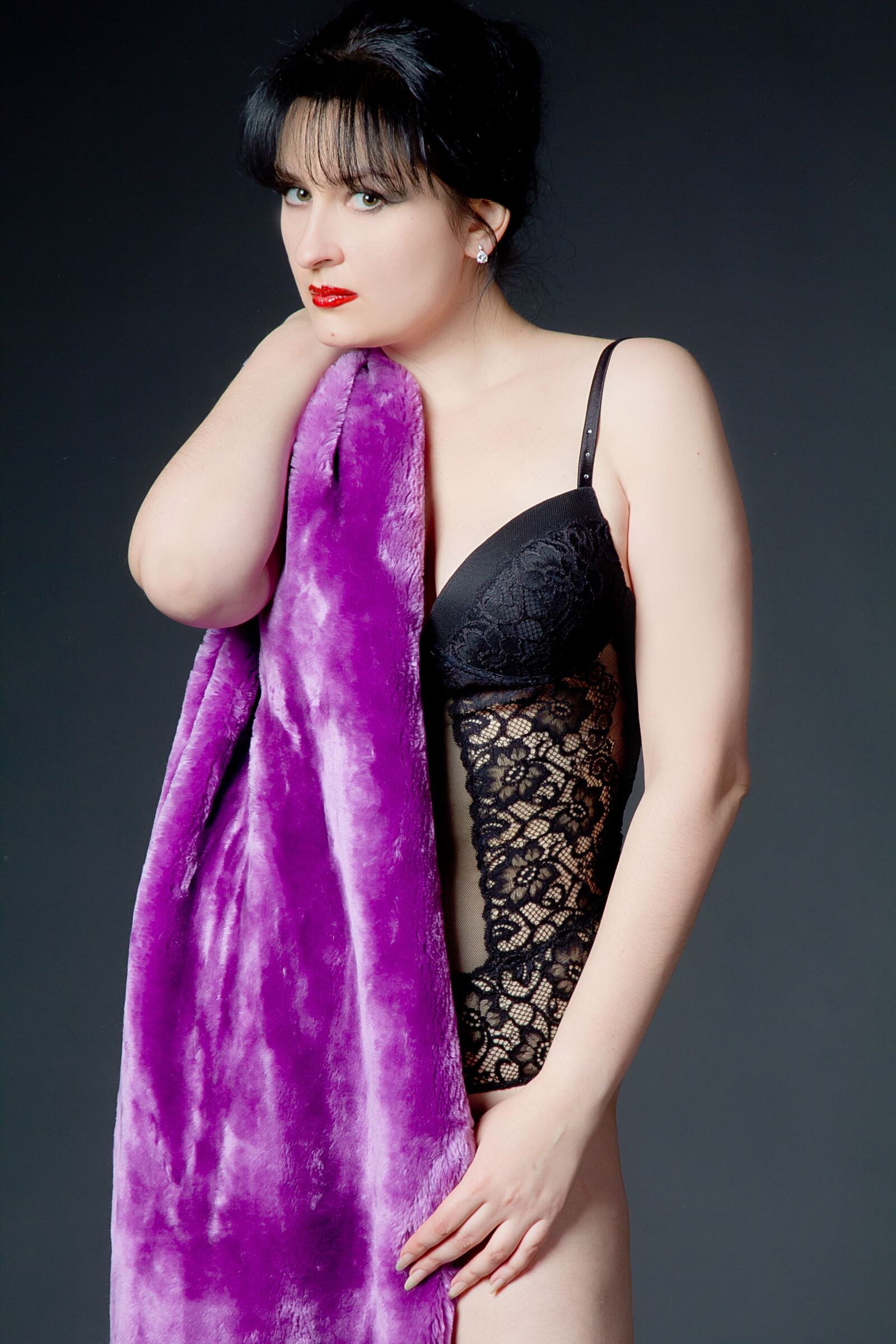 Canon EOS 60D + Canon EF 24-105mm F4L IS USM sample photo. Woman, provoking, blanket photography