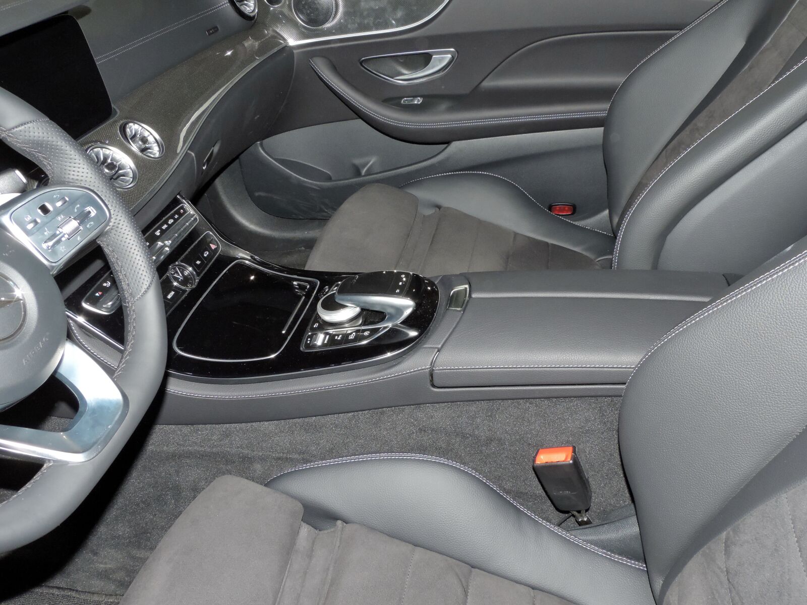 Nikon Coolpix P520 sample photo. Car seat, gearshift, steering photography