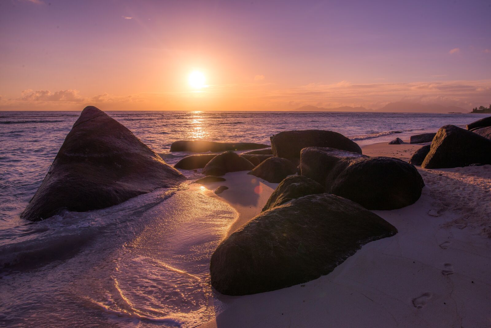 Nikon D600 sample photo. Sunrise, beach, seychelles photography