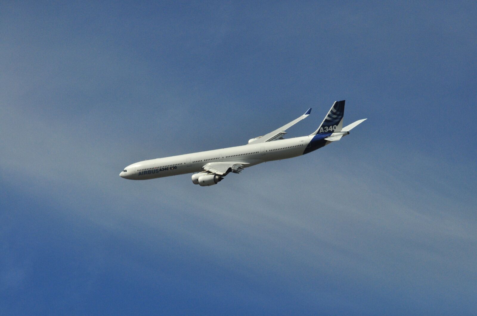 Nikon D5000 sample photo. A340, airbus, toulouse photography
