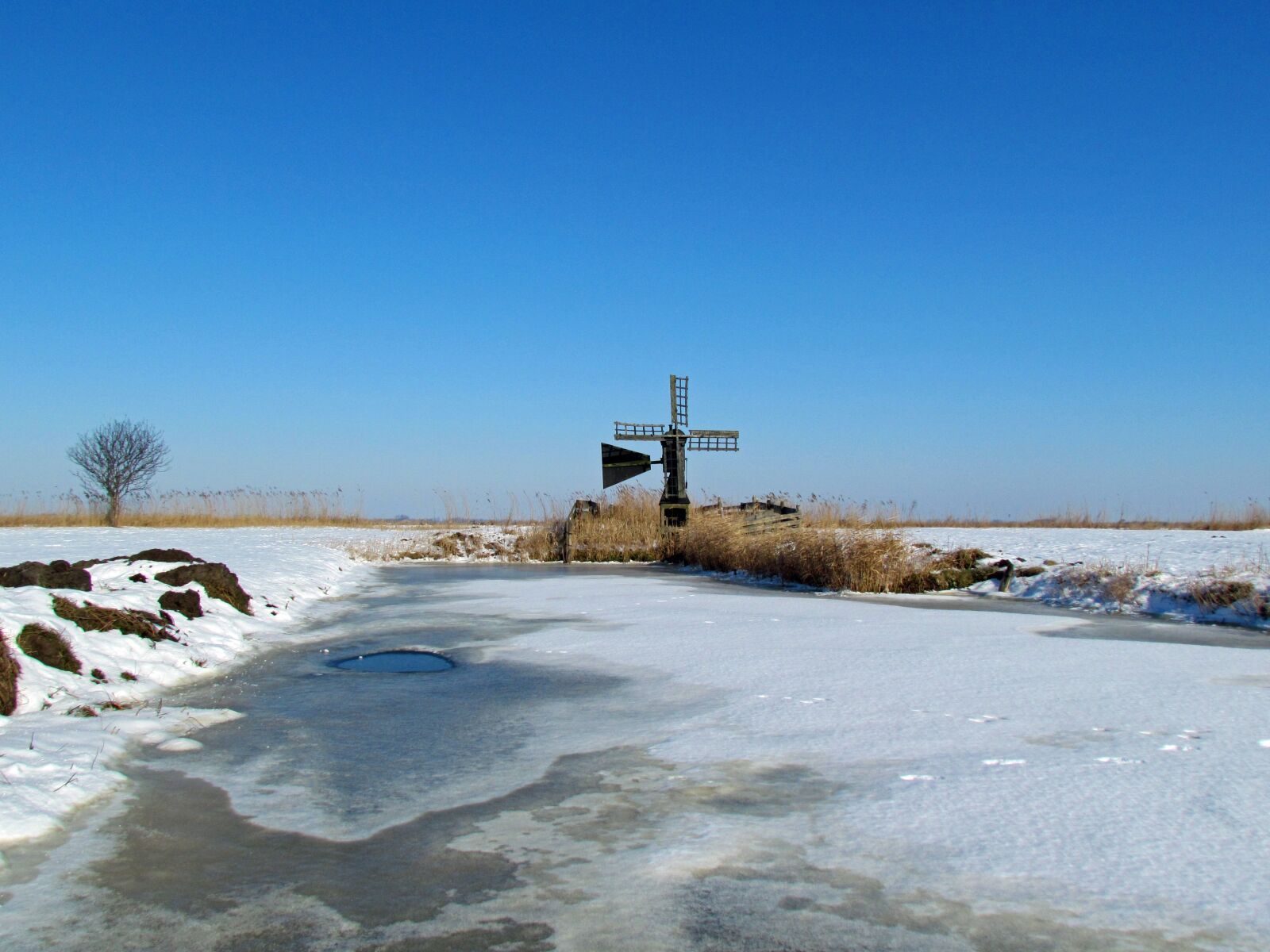 Canon PowerShot SX30 IS sample photo. Winter, ice, ice hole photography