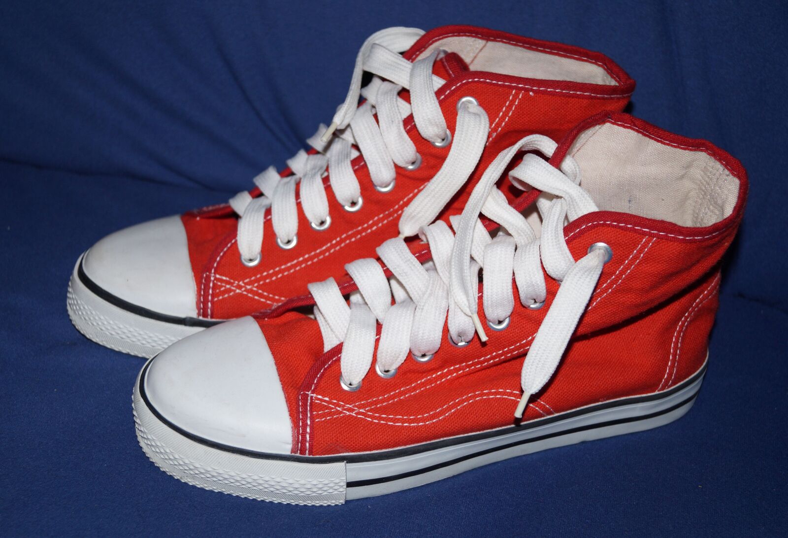 Sony DT 18-55mm F3.5-5.6 SAM II sample photo. Gym shoes, sports, shoes photography