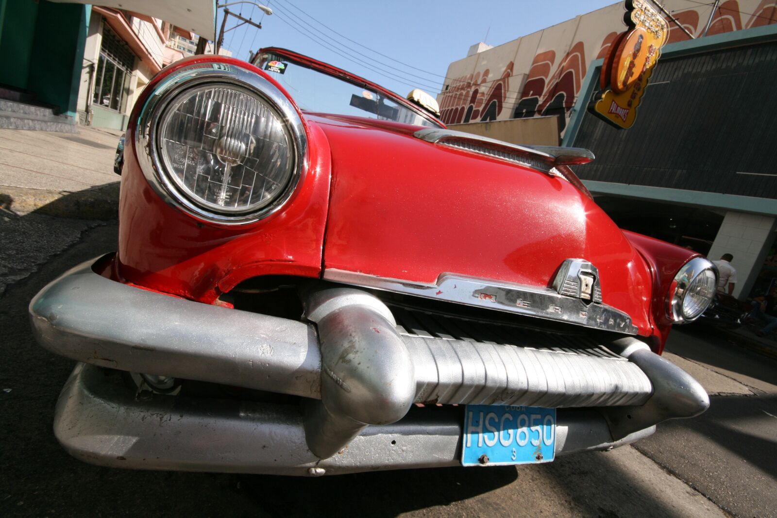 Canon EOS 400D (EOS Digital Rebel XTi / EOS Kiss Digital X) sample photo. Cuba, car, red photography