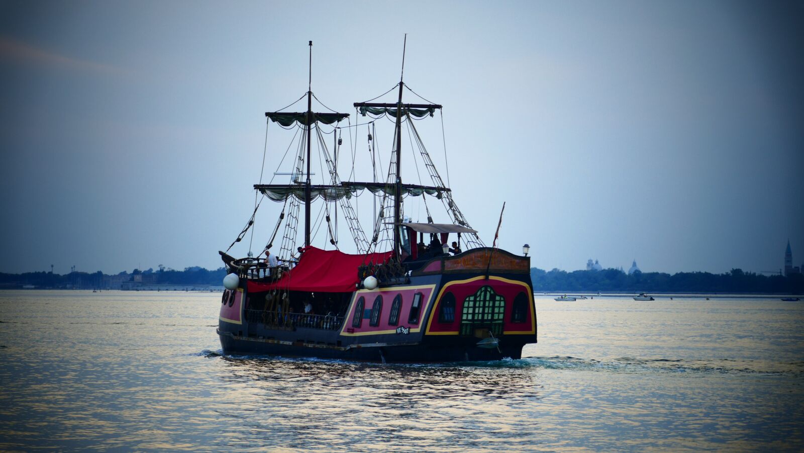 Panasonic Lumix DMC-FZ1000 sample photo. Galleon, ship, pirate ship photography