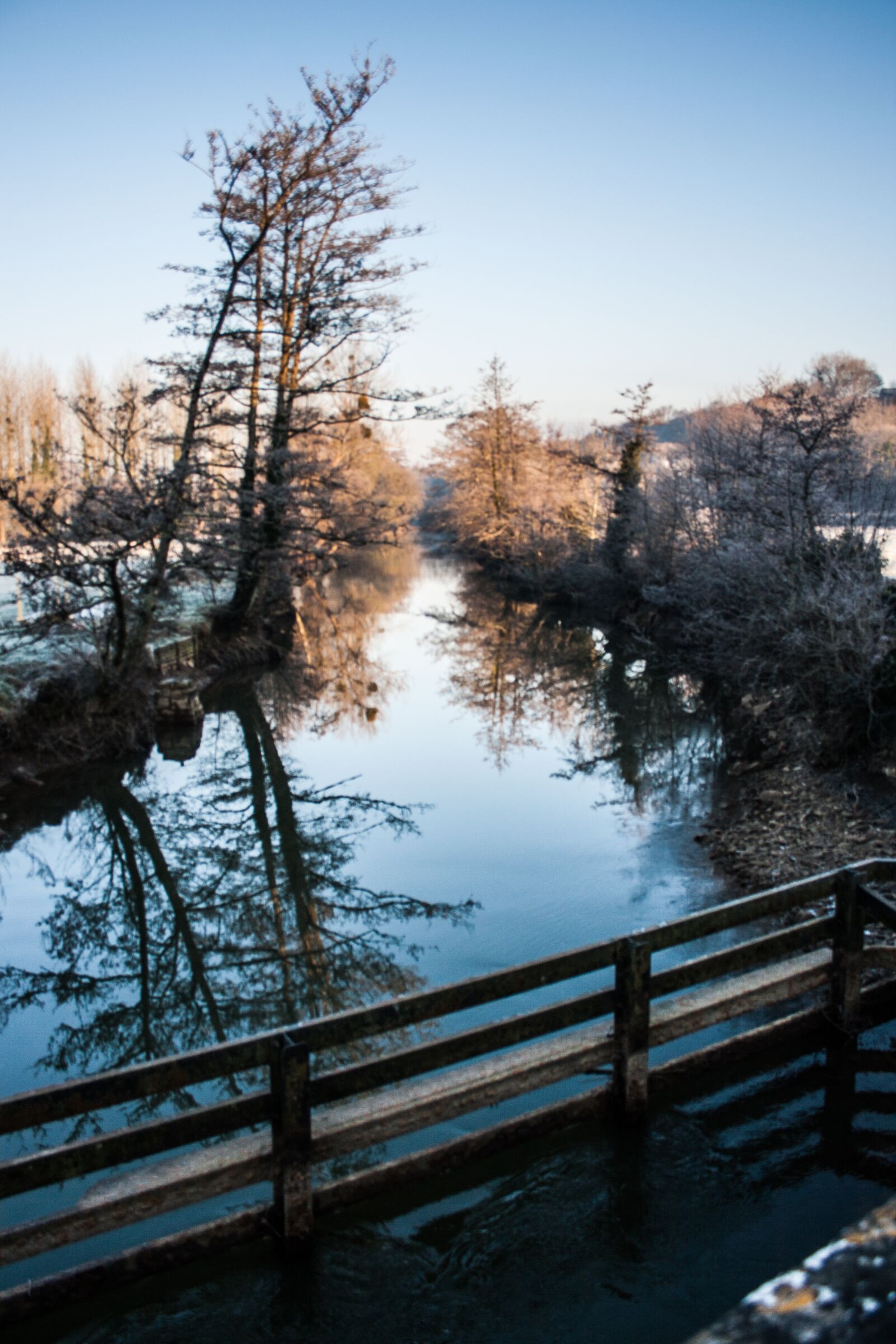 Canon EF-S 18-55mm F3.5-5.6 II sample photo. River, winter landscape, white photography