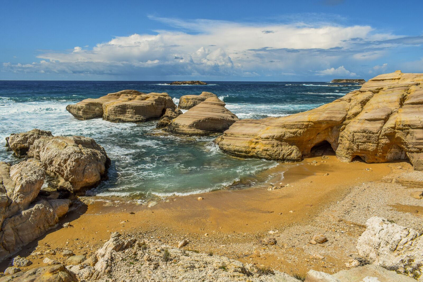 Nikon D3300 sample photo. Beach, sand, rocks photography