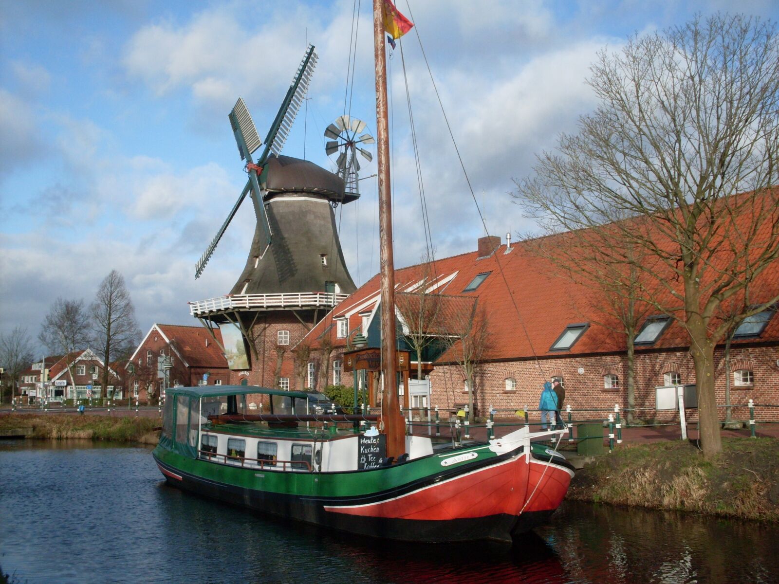 Samsung KENOX S860  / Samsung S860 sample photo. Windmill, boat, channels photography