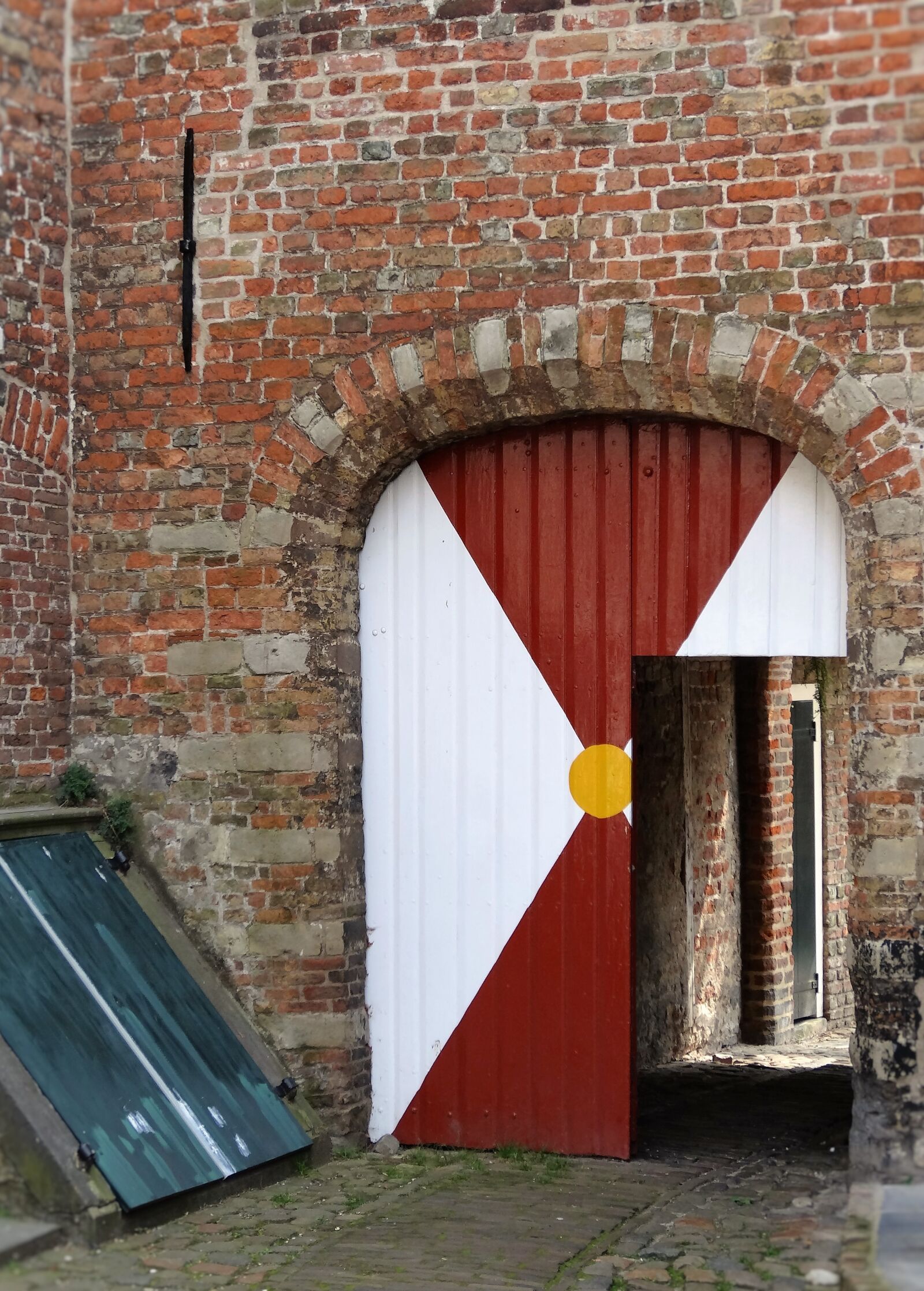 Sony Cyber-shot DSC-HX20V sample photo. Gate, old town, centre photography
