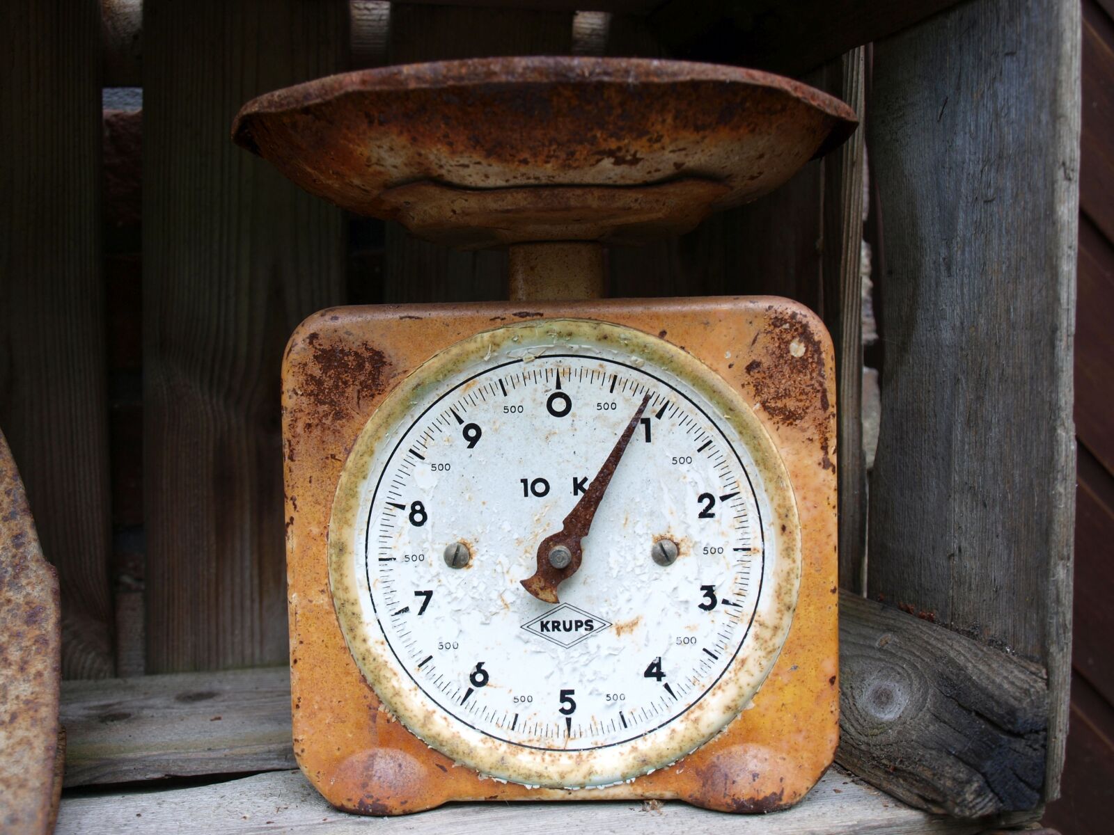 Olympus E-420 (EVOLT E-420) sample photo. Horizontal, kitchen scale, retro photography