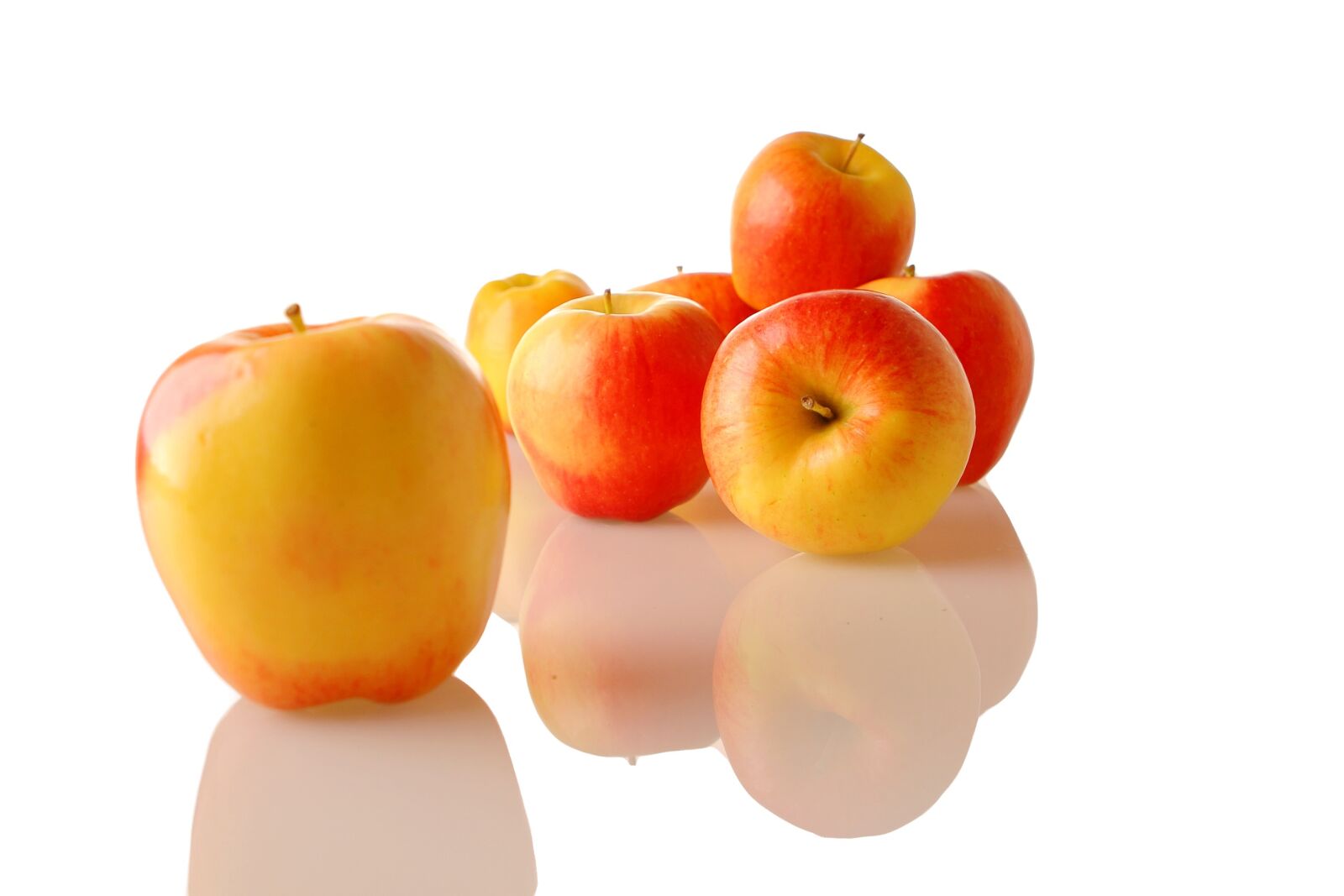 Canon EOS 7D + Canon EF 24-70mm F2.8L USM sample photo. Apple, fruits, fresh photography
