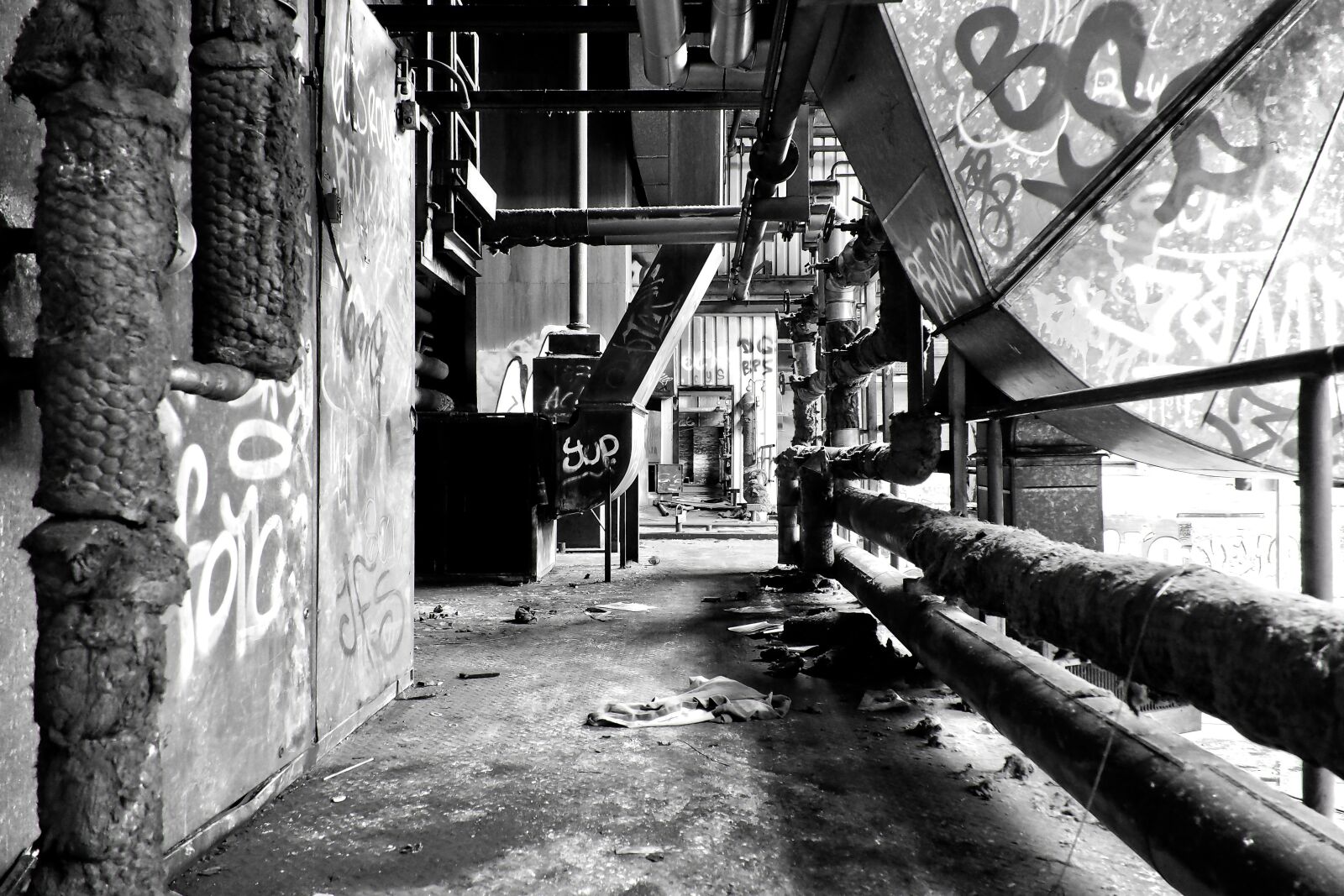 Olympus OM-D E-M10 sample photo. Lost places, rooms, abandoned photography