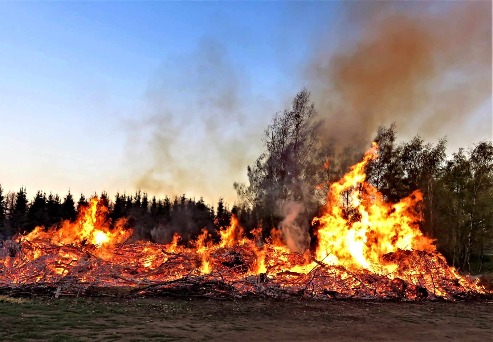 Canon PowerShot SX710 HS sample photo. Easter, easter fire, customs photography
