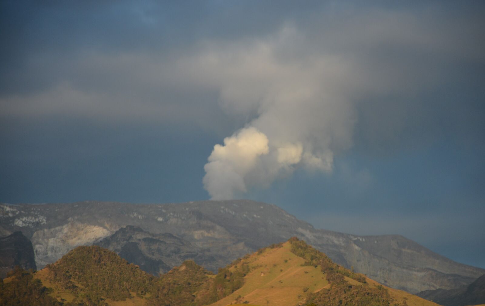 Nikon D7100 sample photo. Volcano, landscape, smoke photography
