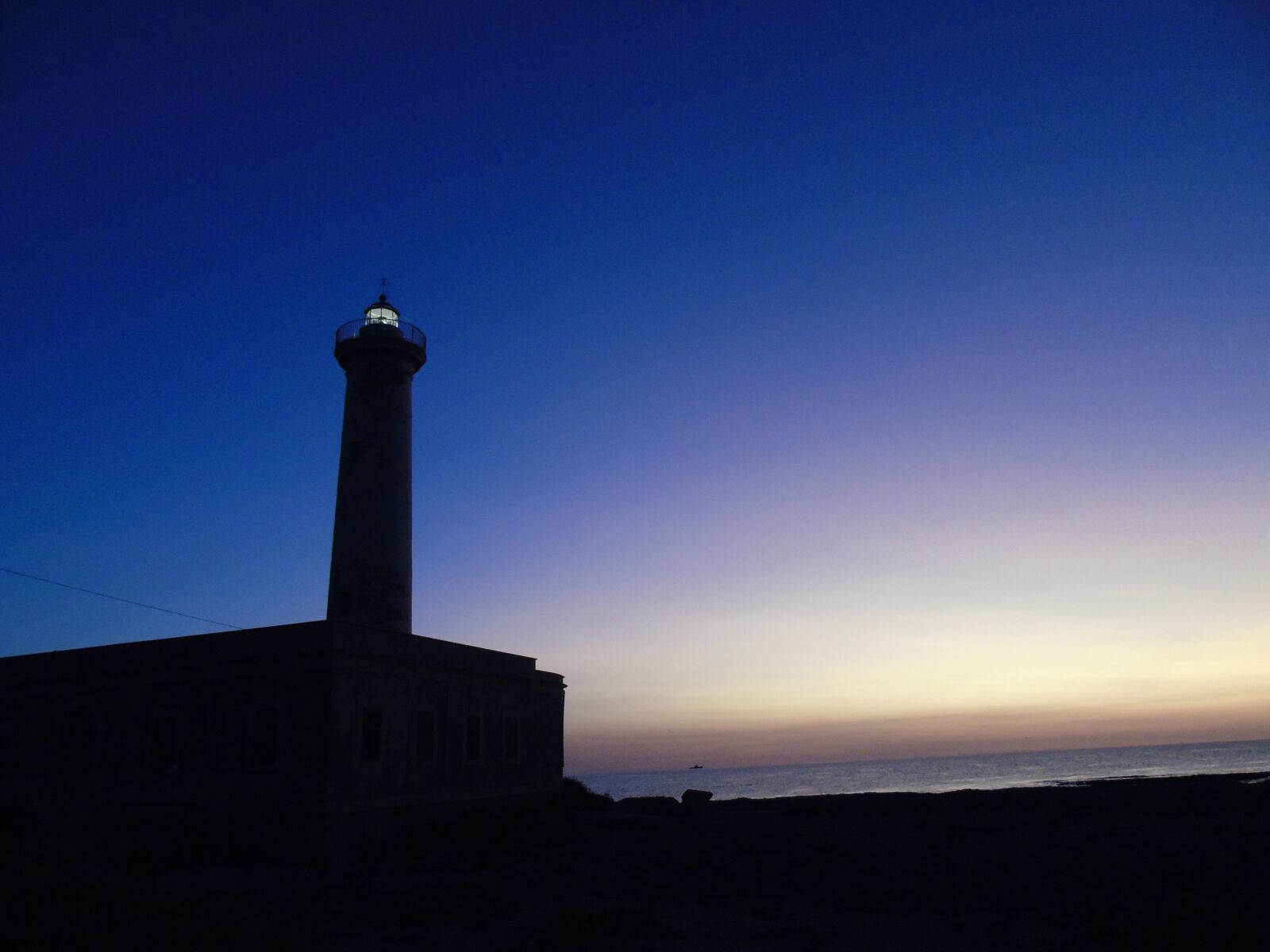 Sony Cyber-shot DSC-H400 sample photo. Lighthouse, dawn, sun photography