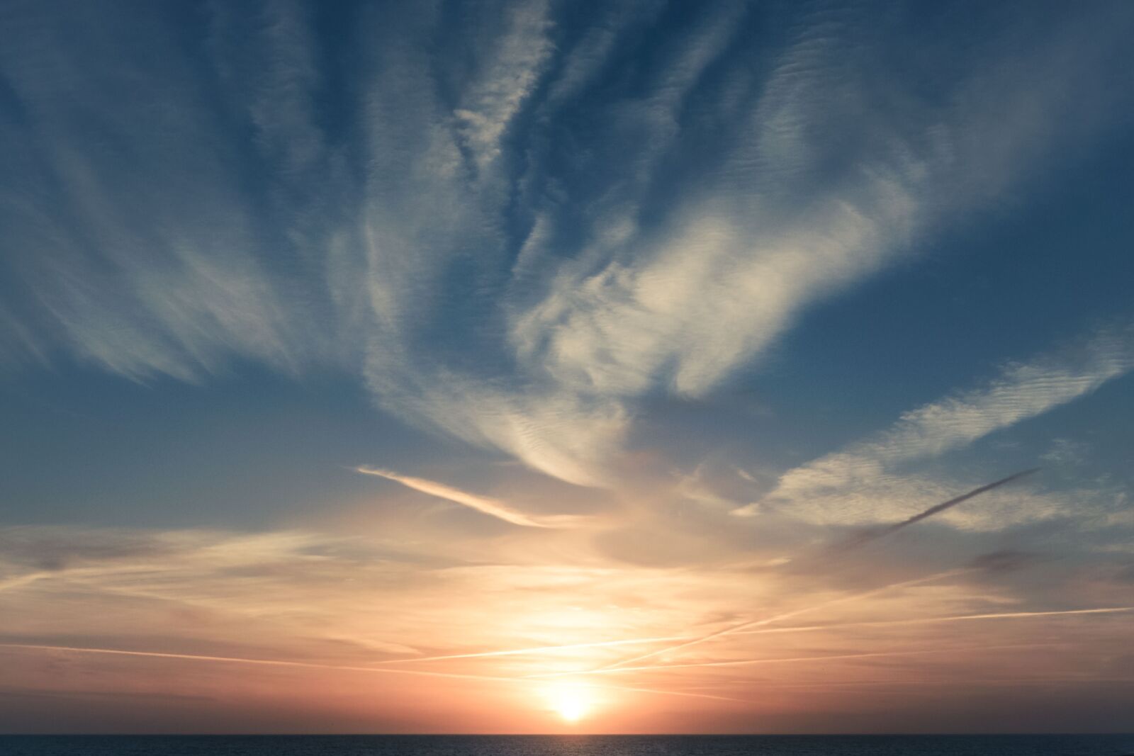 Sony a6000 + Sony E PZ 18-105mm F4 G OSS sample photo. Nature, sky, clouds photography