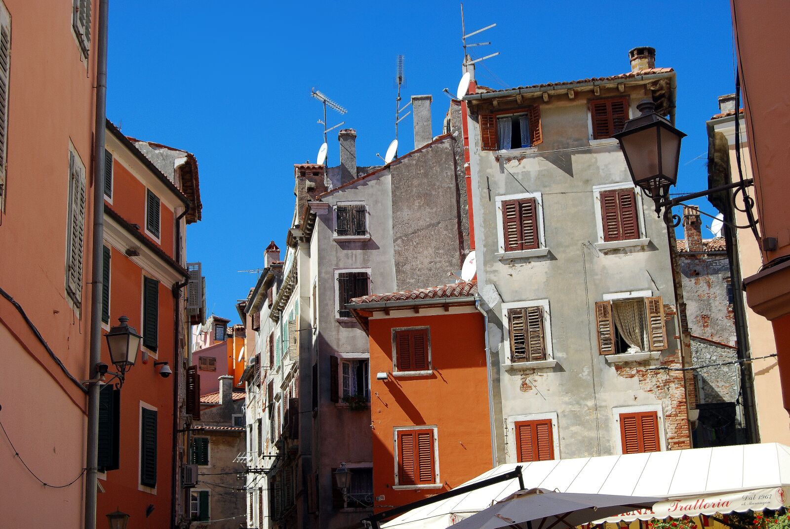 Nikon D40X sample photo. Town, city, old photography