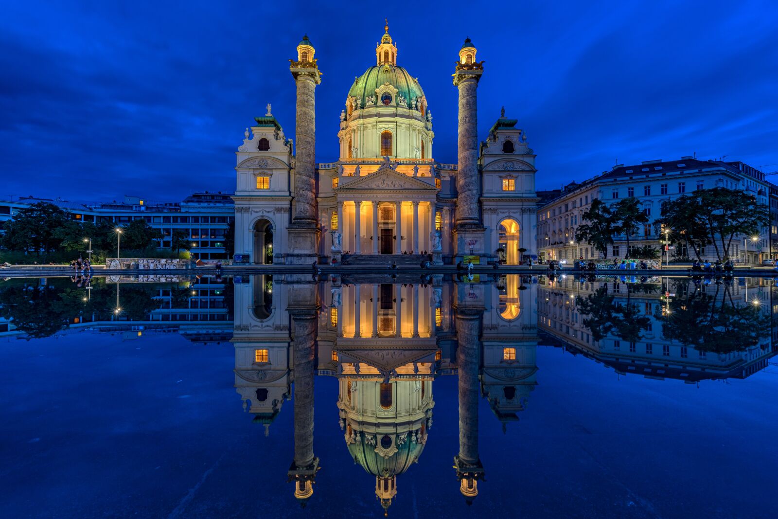 Canon EF 16-35mm F4L IS USM sample photo. St charles's church, vienna photography