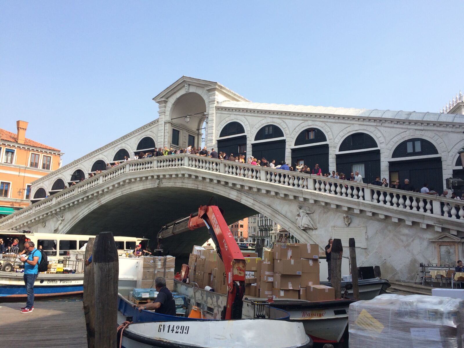 iPhone 5s back camera 4.15mm f/2.2 sample photo. Rialto, bridge, venice photography