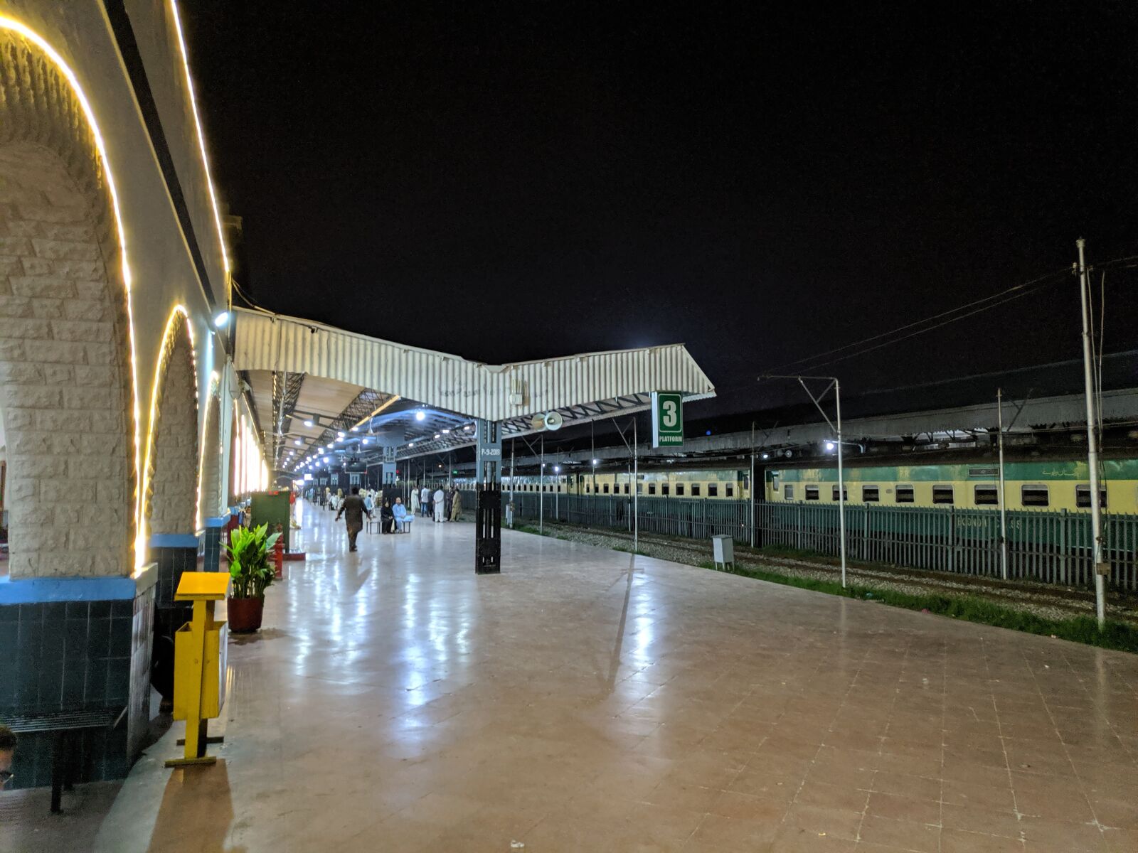 Xiaomi POCO F1 sample photo. Rawalpindi railway station, train photography