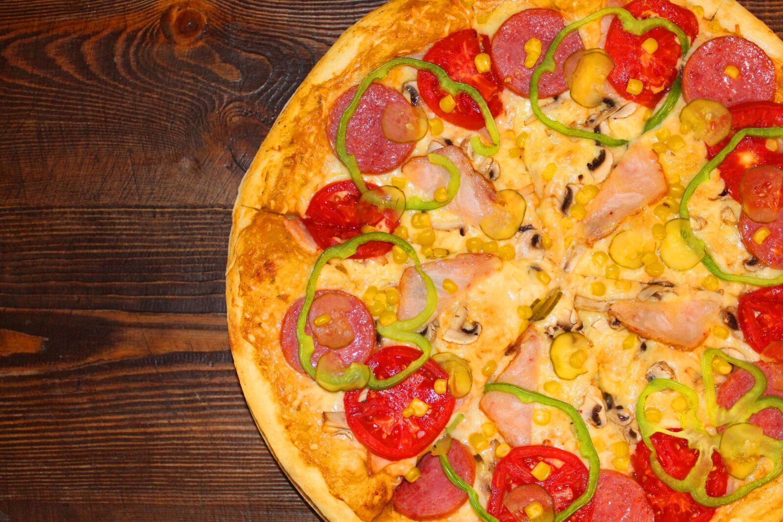 Canon EOS 700D (EOS Rebel T5i / EOS Kiss X7i) sample photo. Pizza, table, food photography