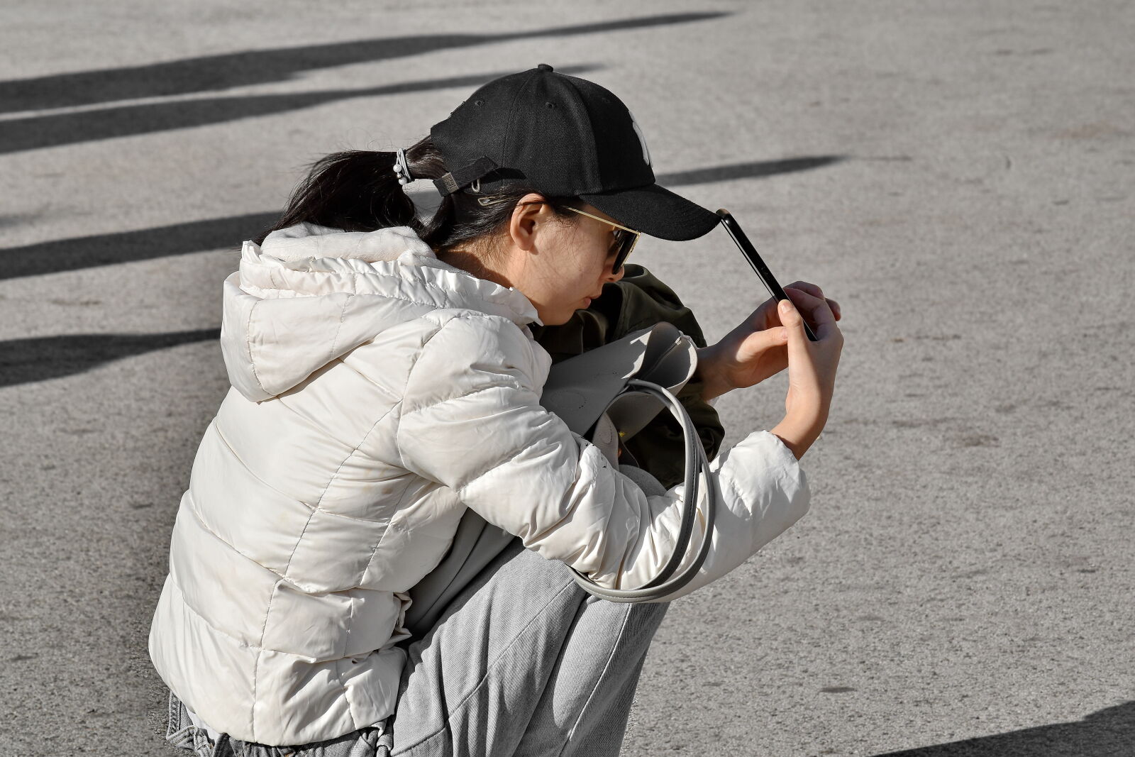 Nikon D5500 sample photo. Asian, fashion, mobile phone photography