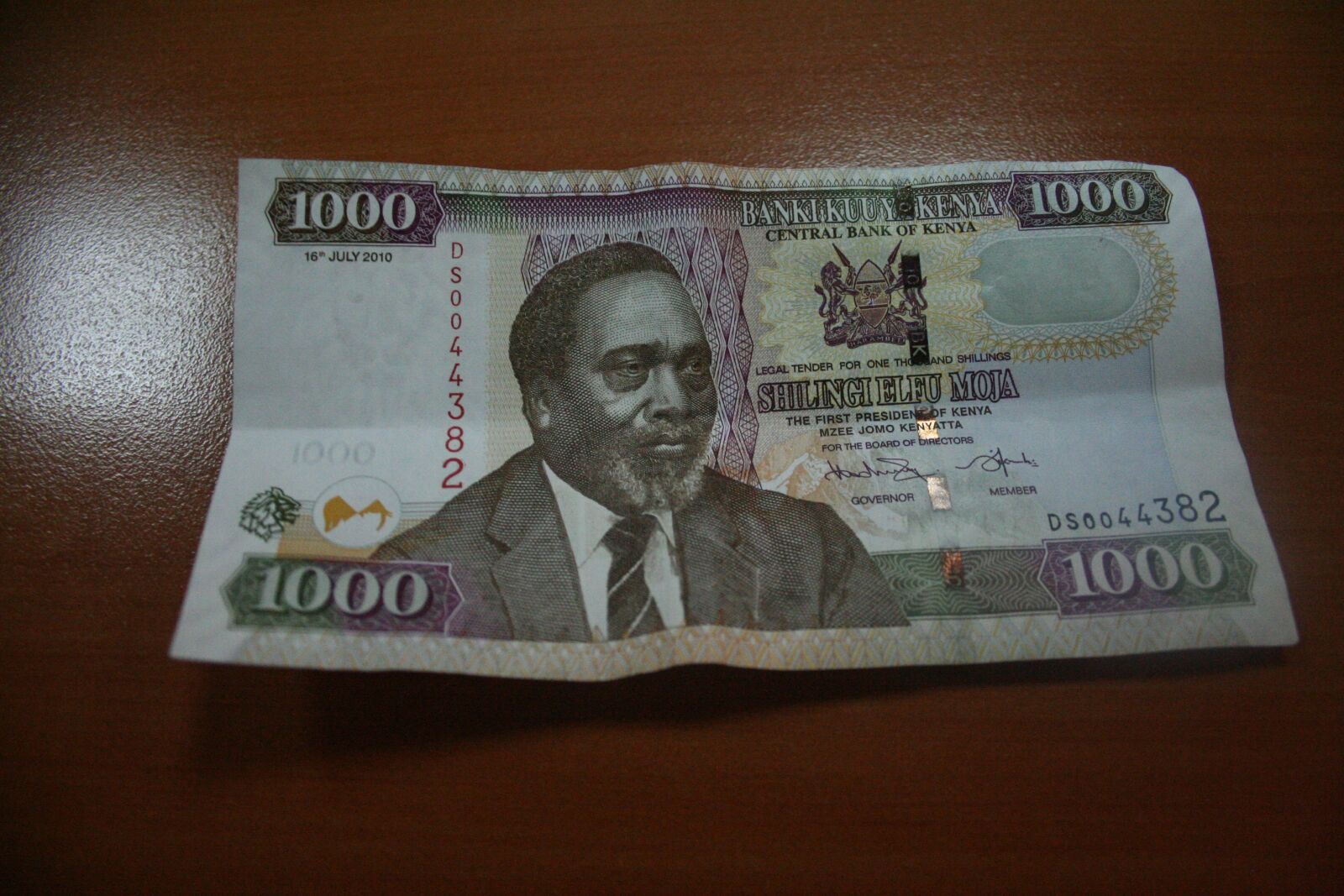 Canon EOS 350D (EOS Digital Rebel XT / EOS Kiss Digital N) sample photo. Kenya, kenyan currency, shilling photography