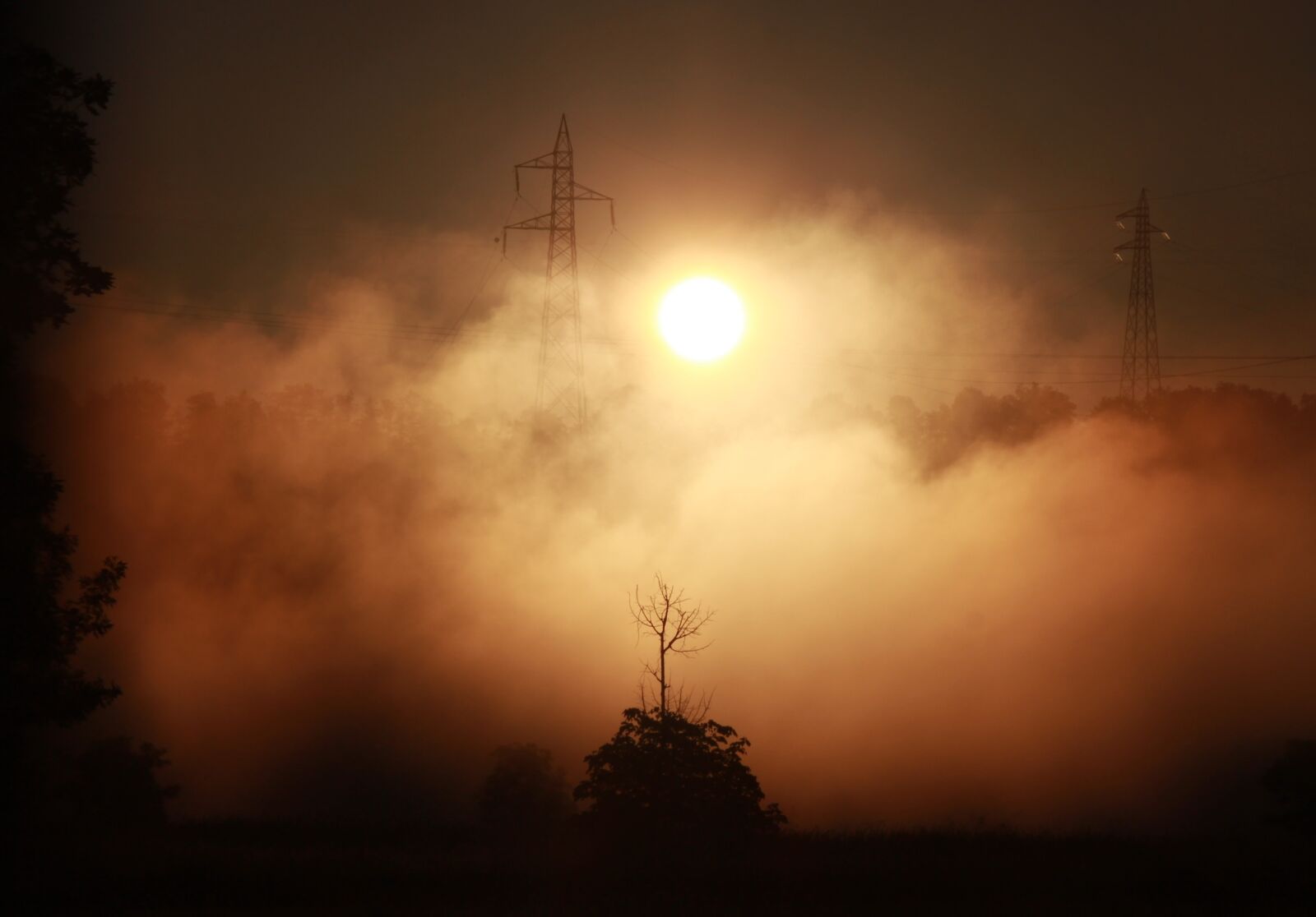 Canon EOS 700D (EOS Rebel T5i / EOS Kiss X7i) sample photo. Sunrise, the haze, red photography
