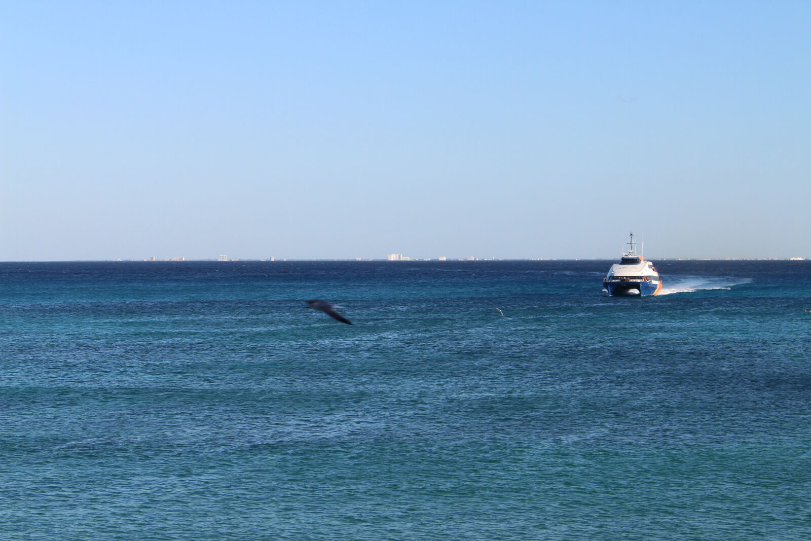 Canon EOS 700D (EOS Rebel T5i / EOS Kiss X7i) sample photo. Boat, ocean, sea photography