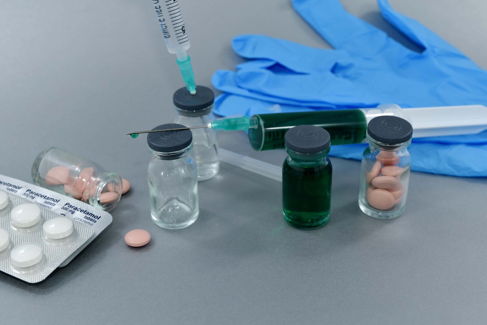 Nikon D5500 sample photo. Healthcare, container, medicine, science photography