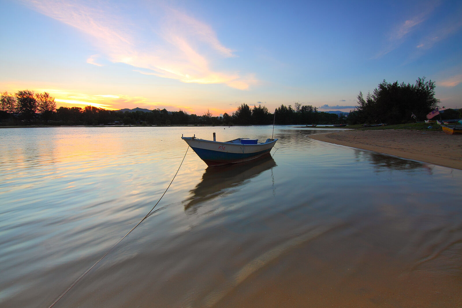 Canon EOS 50D sample photo. Boat, dawn, daylight, lake photography