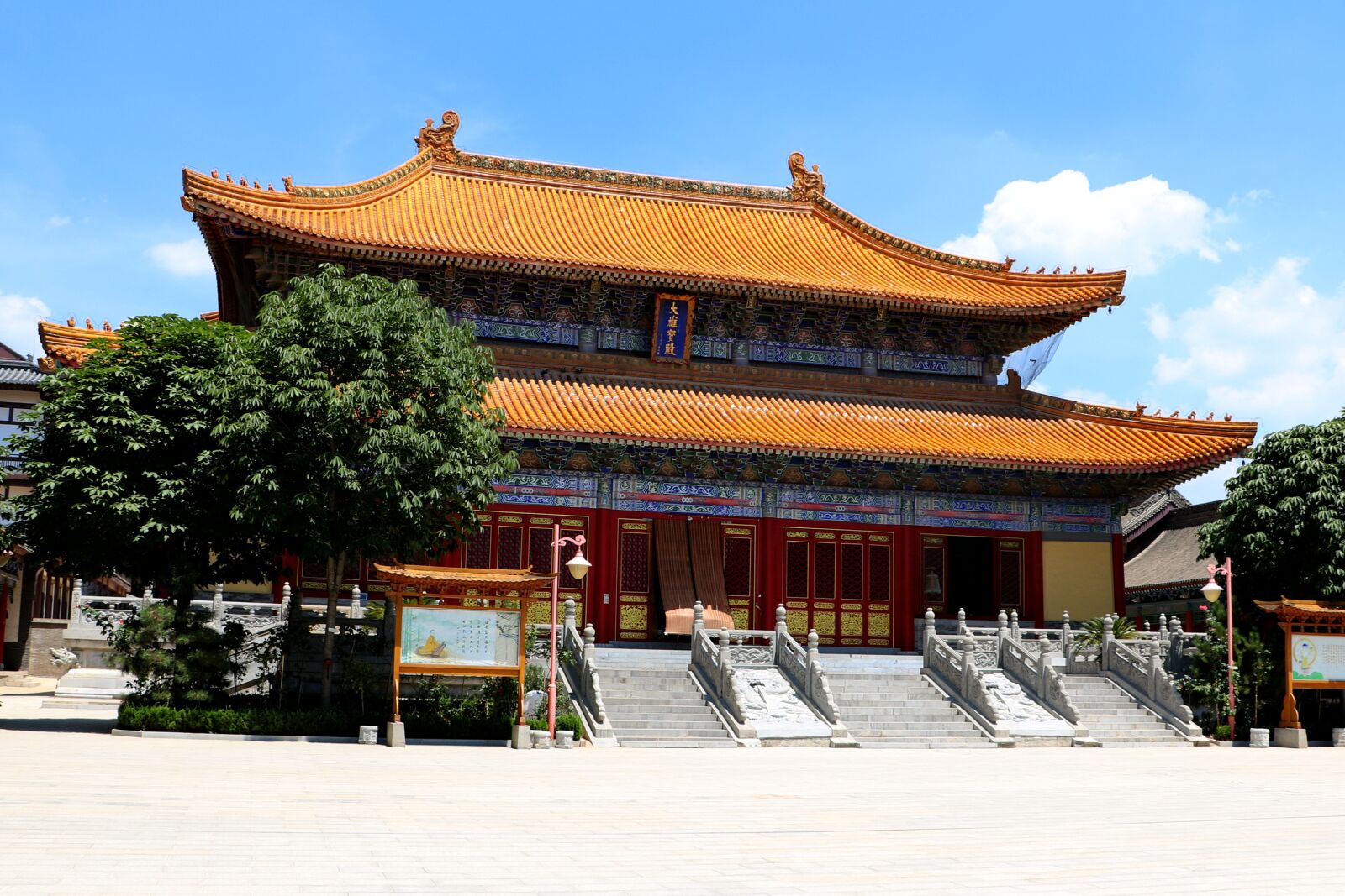 Canon EOS 750D (EOS Rebel T6i / EOS Kiss X8i) sample photo. China, moxie, iskcon temple photography