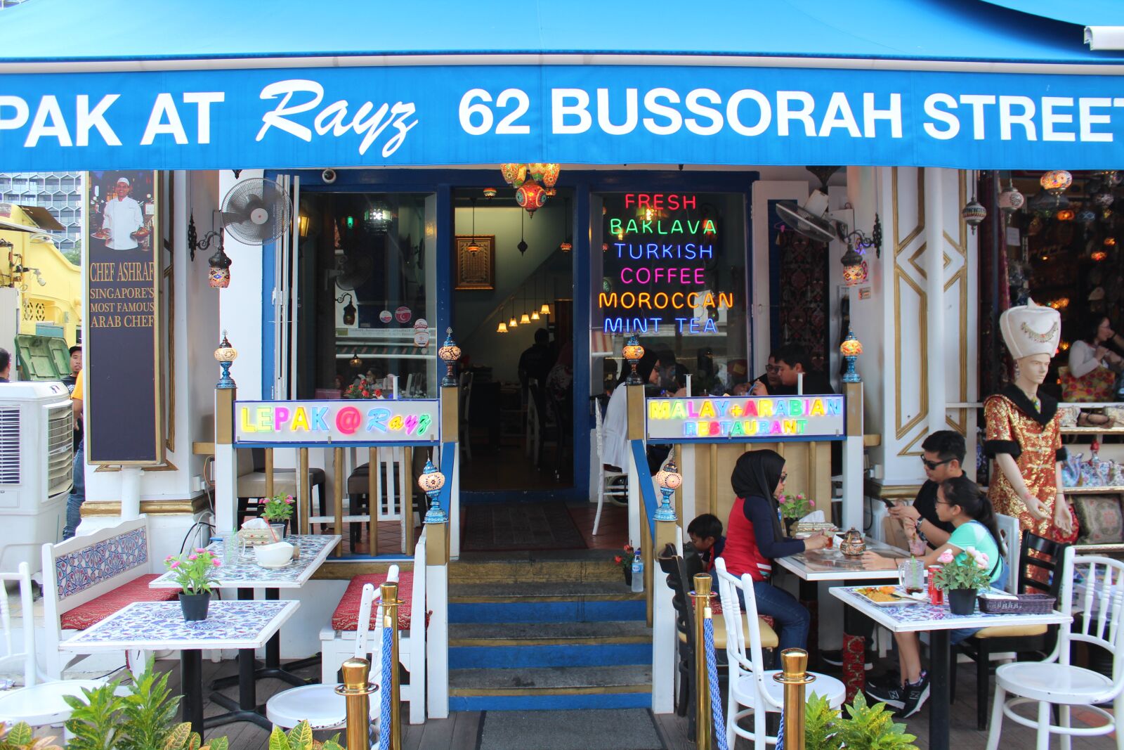 Canon EOS 1300D (EOS Rebel T6 / EOS Kiss X80) sample photo. Arab street, singapore, architecture photography