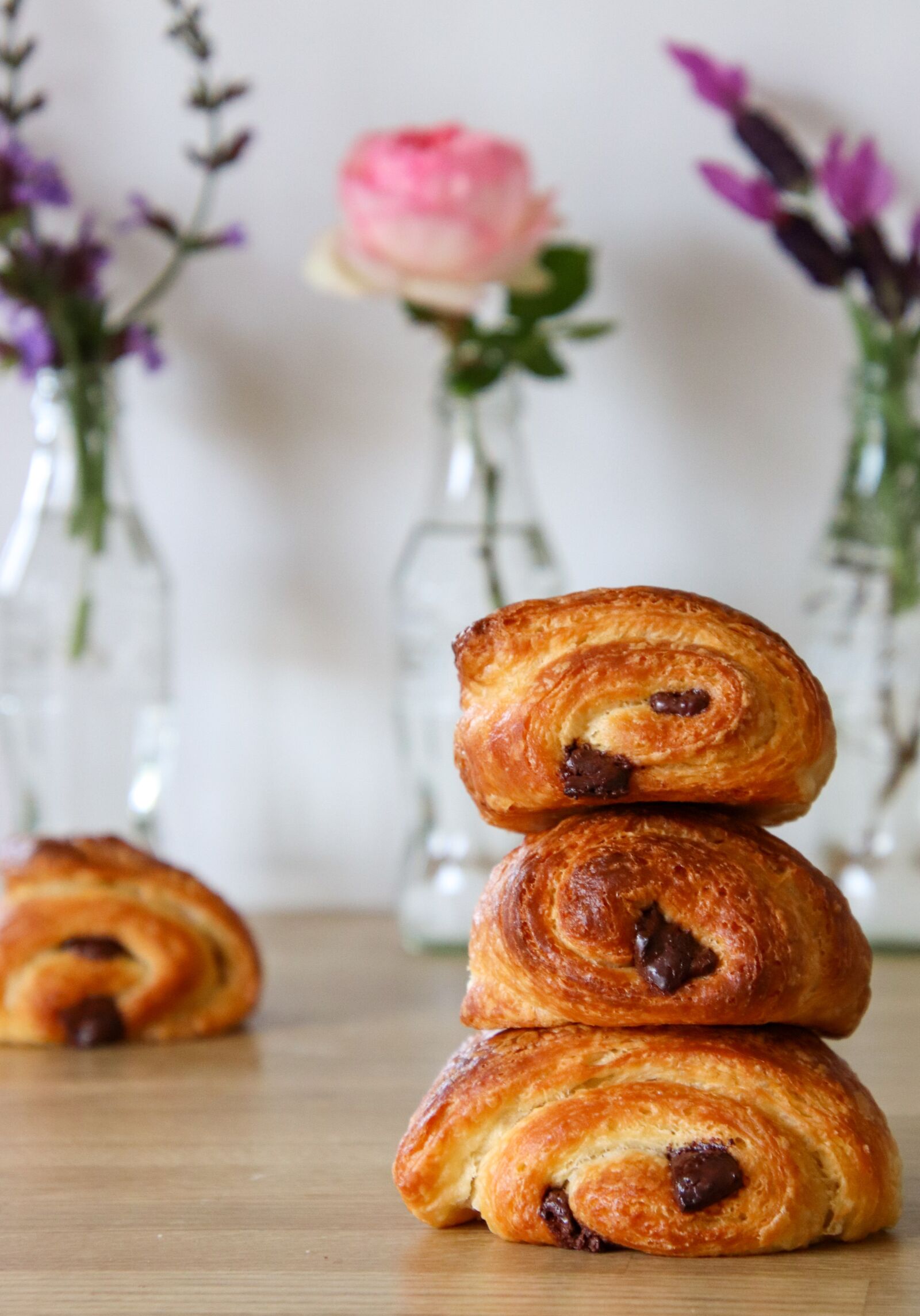 Canon EOS 800D (EOS Rebel T7i / EOS Kiss X9i) sample photo. Chocolate bread, breakfast, croissant photography