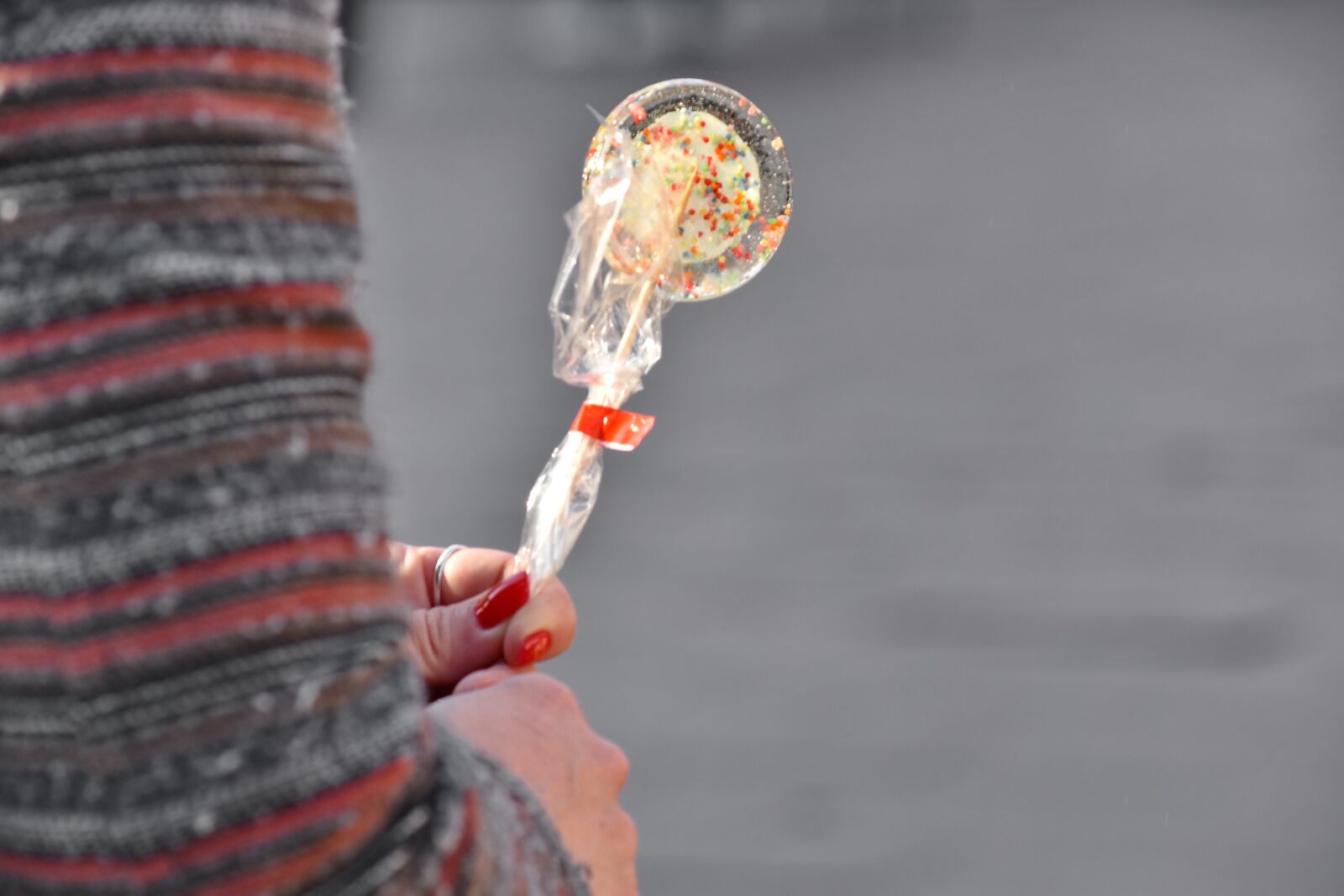 Nikon D5500 sample photo. Candy, delicious, dessert, hand photography