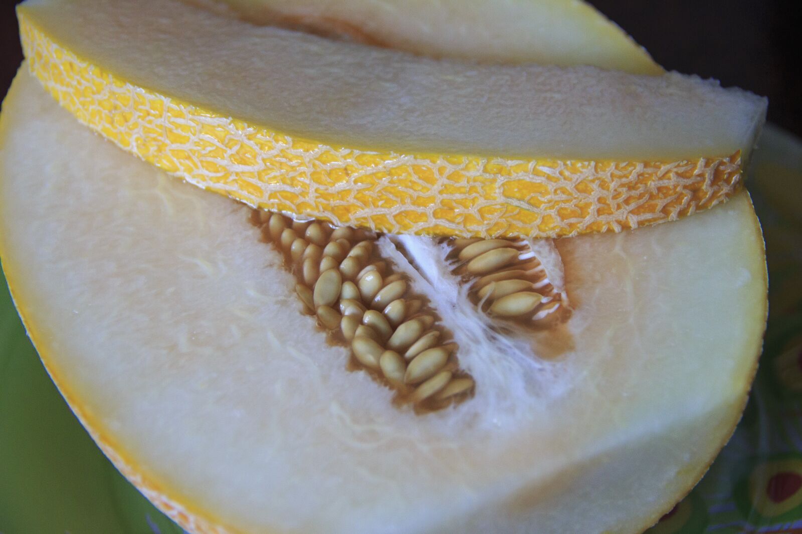Canon EOS 650D (EOS Rebel T4i / EOS Kiss X6i) sample photo. Melon, lobule, incision photography