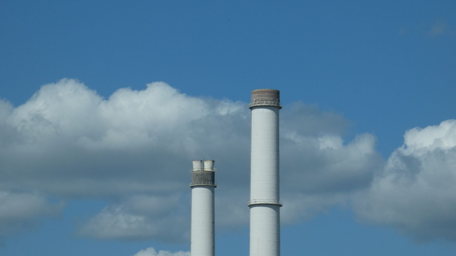 Panasonic Lumix DC-FZ80 (Lumix DC-FZ82) sample photo. Chimney, industry, factory photography