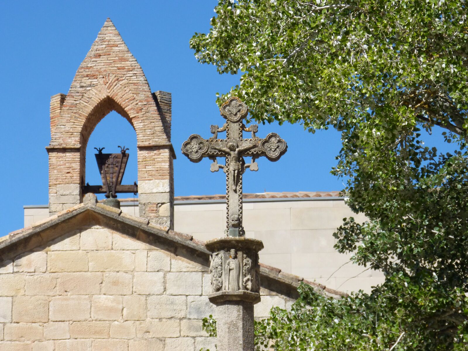 Panasonic DMC-FZ62 sample photo. Cruise, gothic, monastery photography