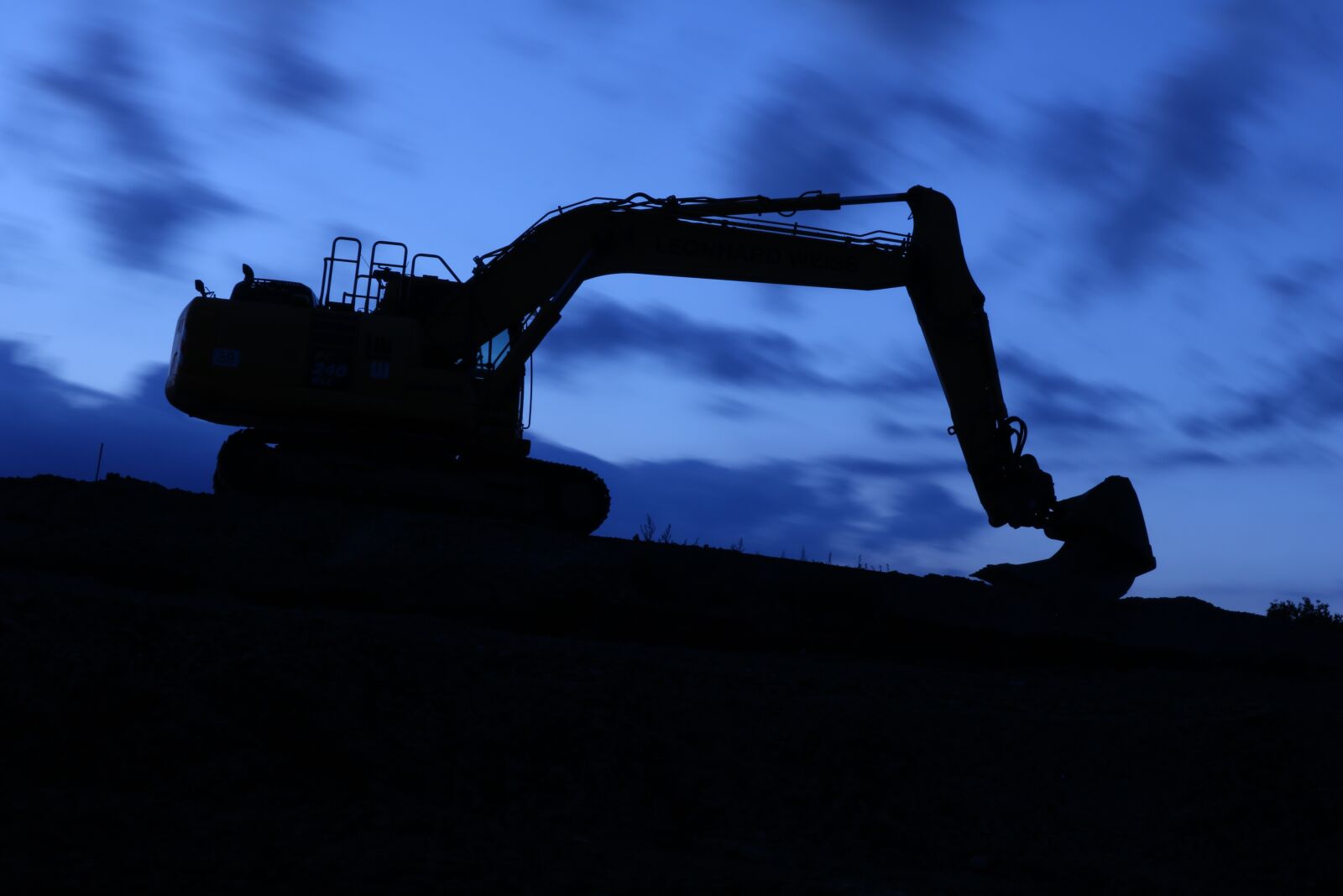 Canon EOS 750D (EOS Rebel T6i / EOS Kiss X8i) sample photo. Night, movement, long exposure photography
