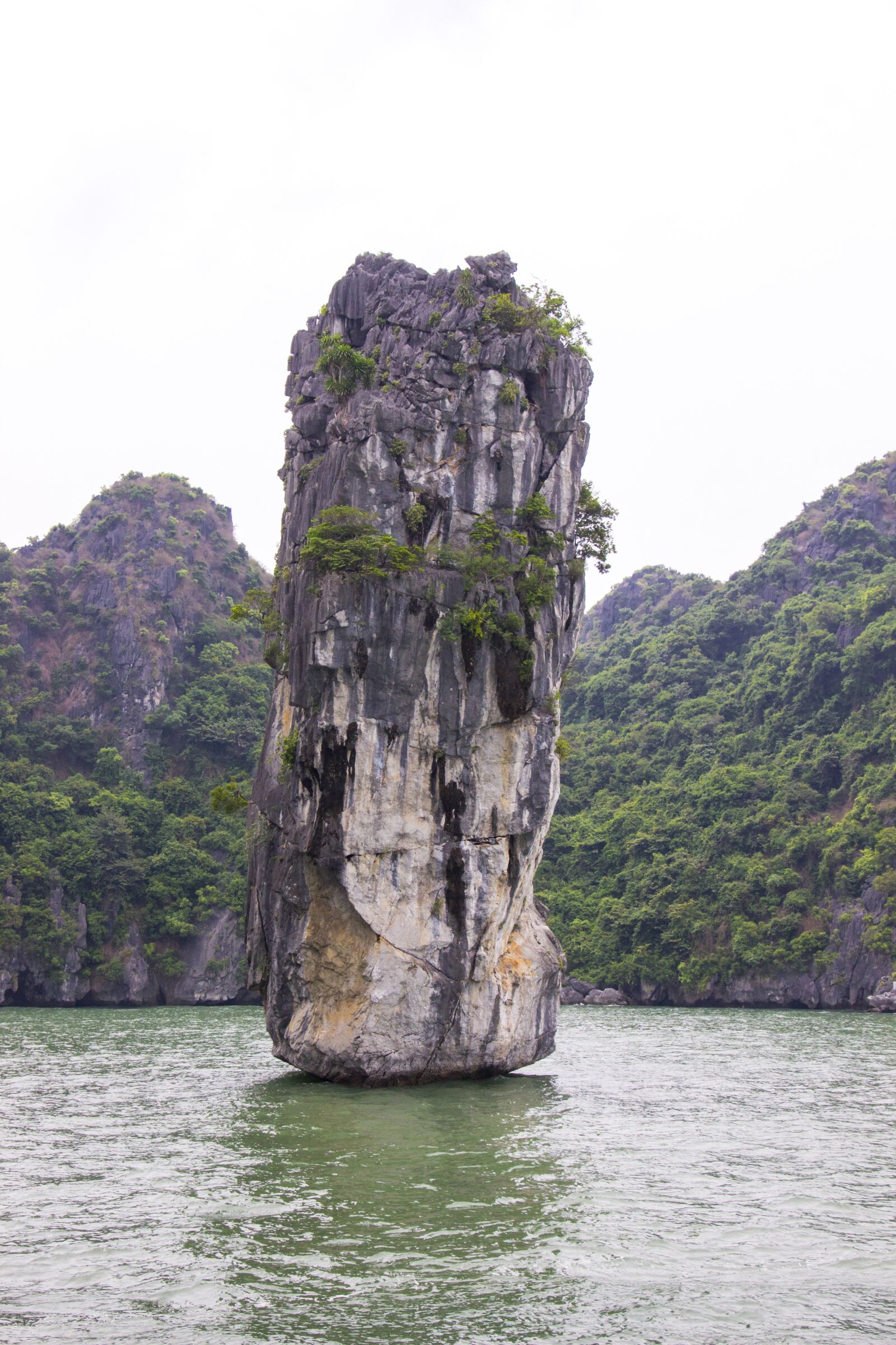 Canon EOS 600D (Rebel EOS T3i / EOS Kiss X5) sample photo. Halong, vietnam, landscape photography