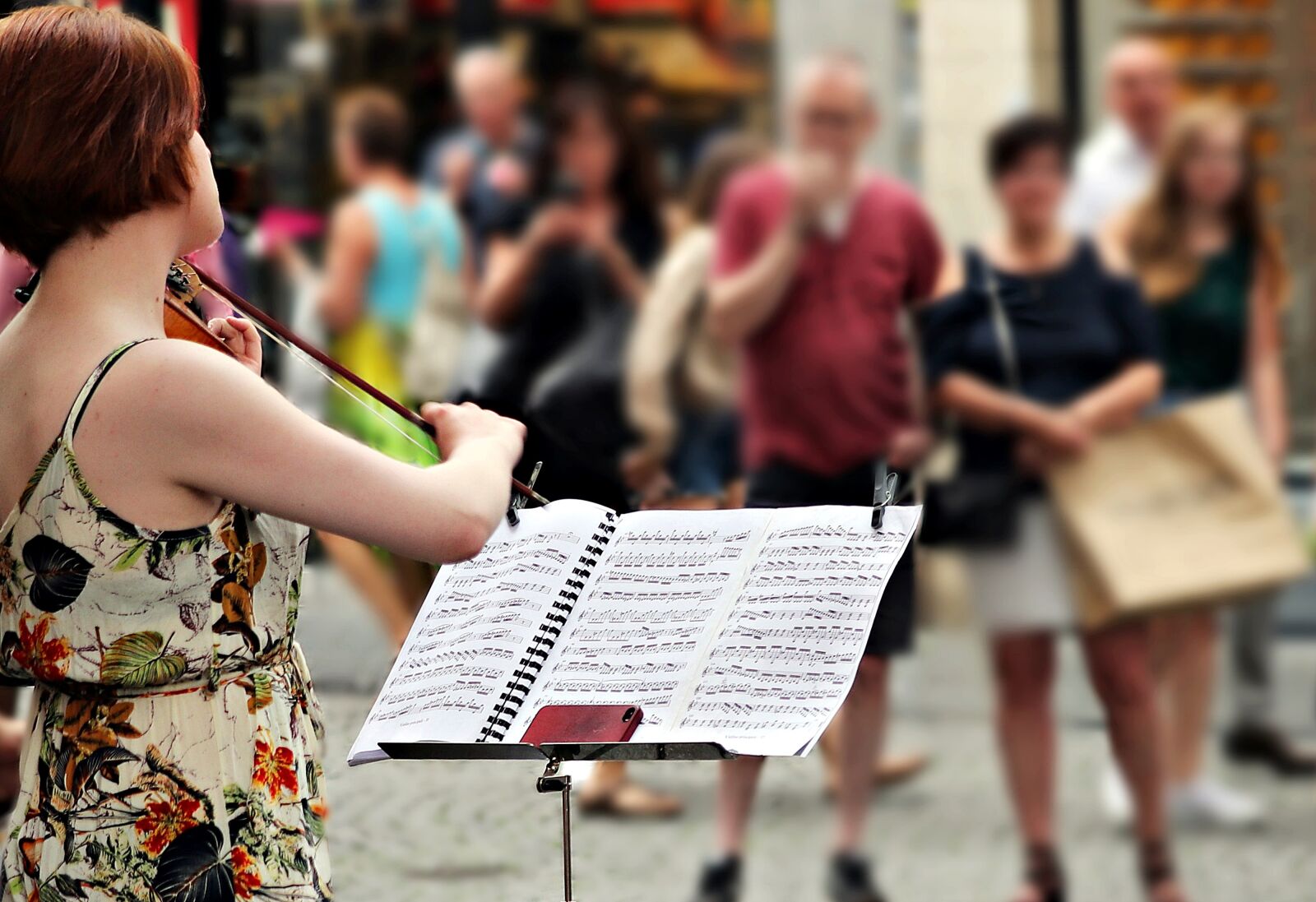 Canon EF-S 55-250mm F4-5.6 IS STM sample photo. Street music, artists, violin photography