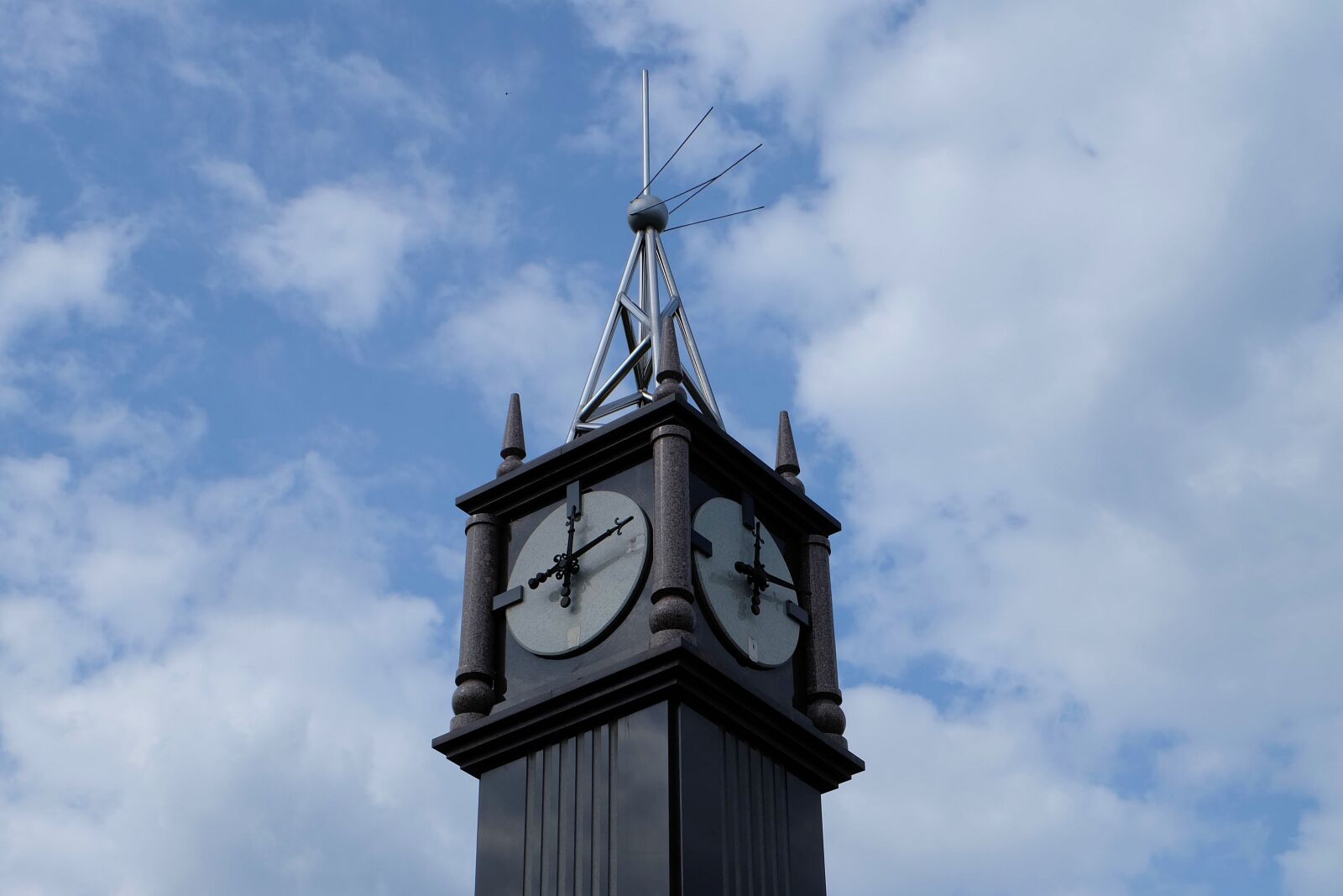 Fujifilm X-A2 + Fujifilm XC 16-50mm F3.5-5.6 OIS II sample photo. Clock, time, sky photography