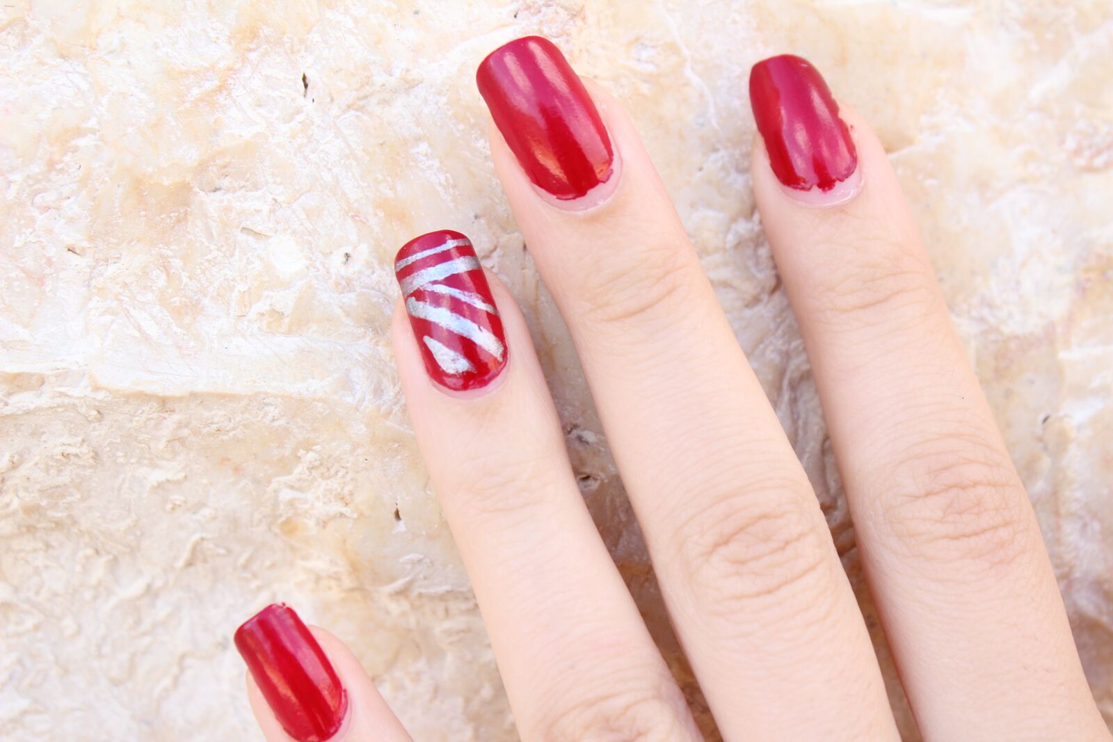 Canon EOS 1200D (EOS Rebel T5 / EOS Kiss X70 / EOS Hi) sample photo. Finger, nail polish, red photography